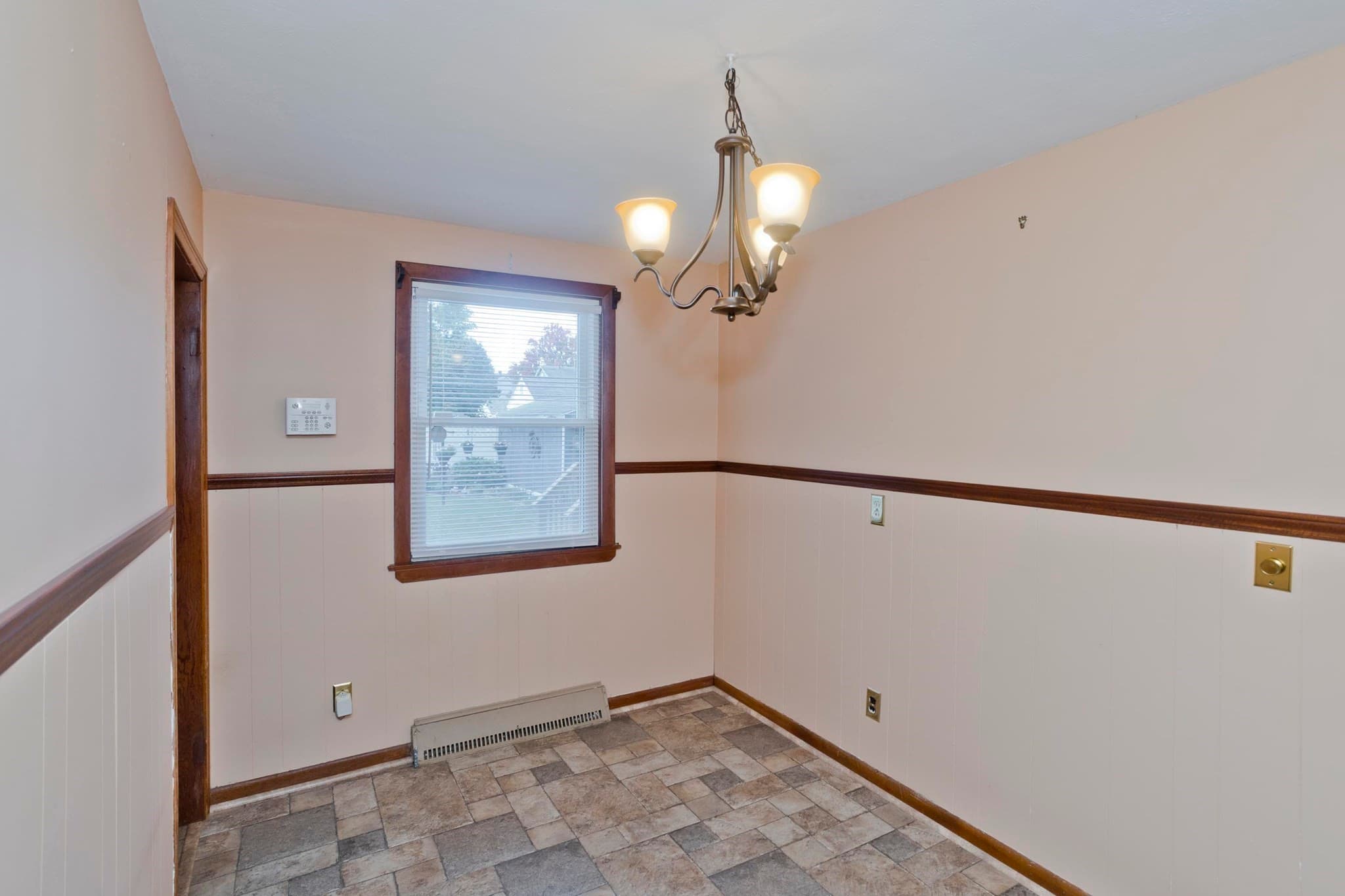 Single Family Residence at 29 Marguerite St, Chicopee MA 01020, Chicopee, photo 6 of 26