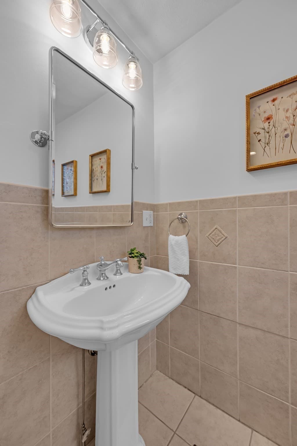 Single Family Residence at 18 Sturgis St, Woburn MA 01801, Woburn, photo 16 of 39