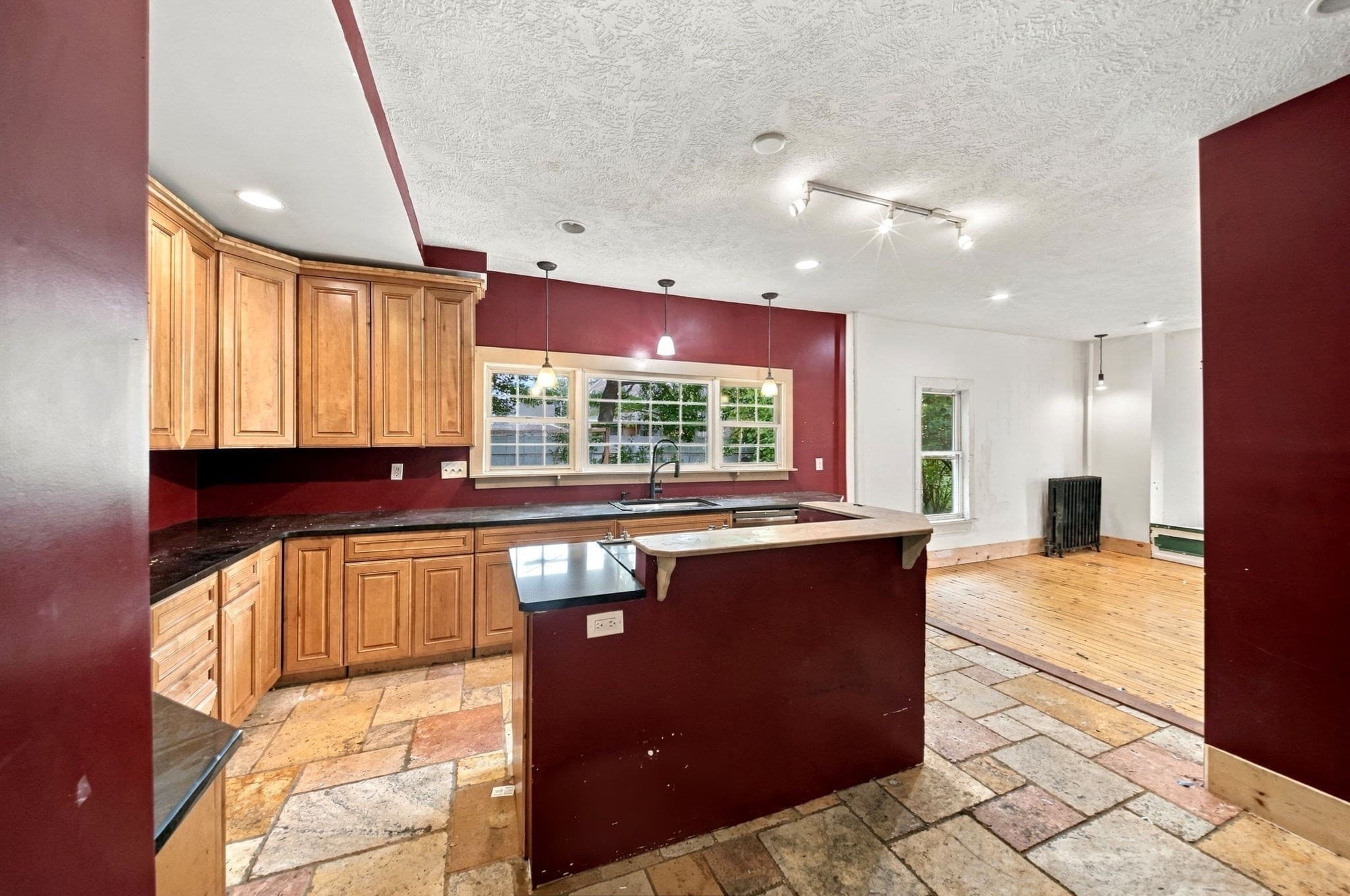 30 Myrtle Ave, Holyoke MA 01040
