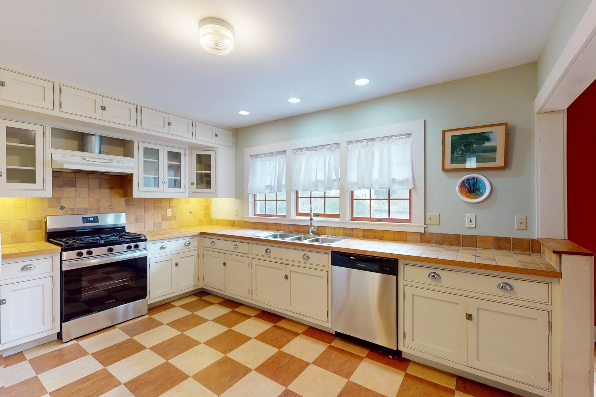 Single Family Residence at 337 Log Plain Rd, Greenfield MA 01301, Greenfield, photo 7 of 29