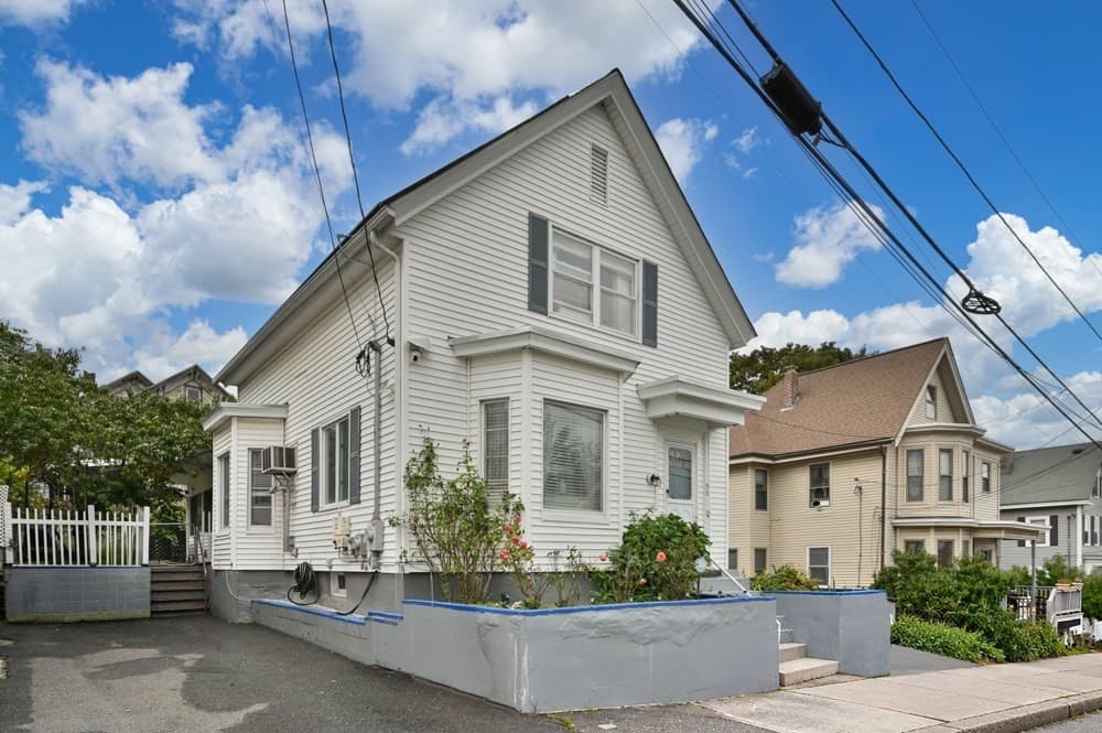 55 Arlington St, Lowell MA 01854