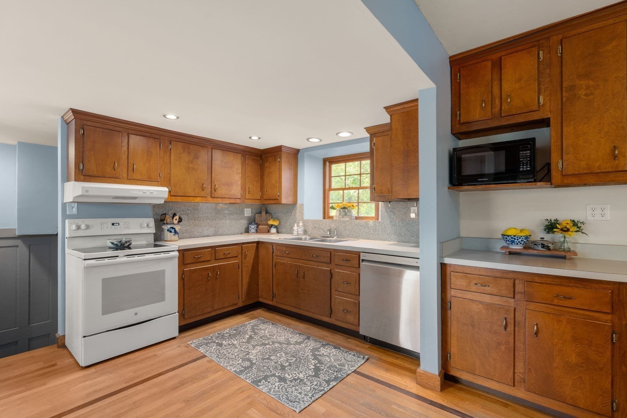 Single Family Residence at 102 Concord Road, Sudbury MA 01776, Sudbury, photo 9 of 42