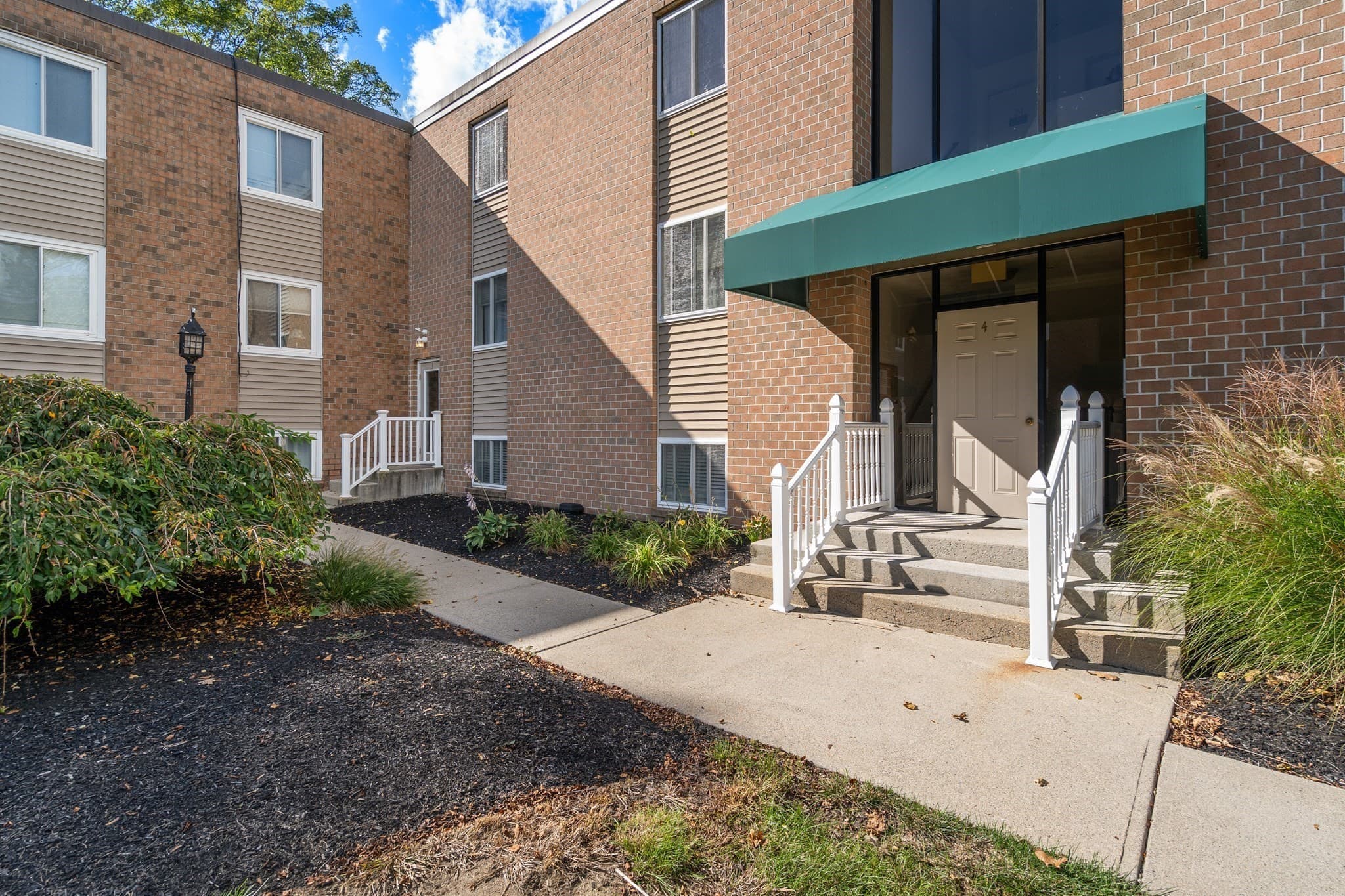 Condominium at 2 Main St # 18, Lincoln RI 02864, Lincoln, photo 2 of 21