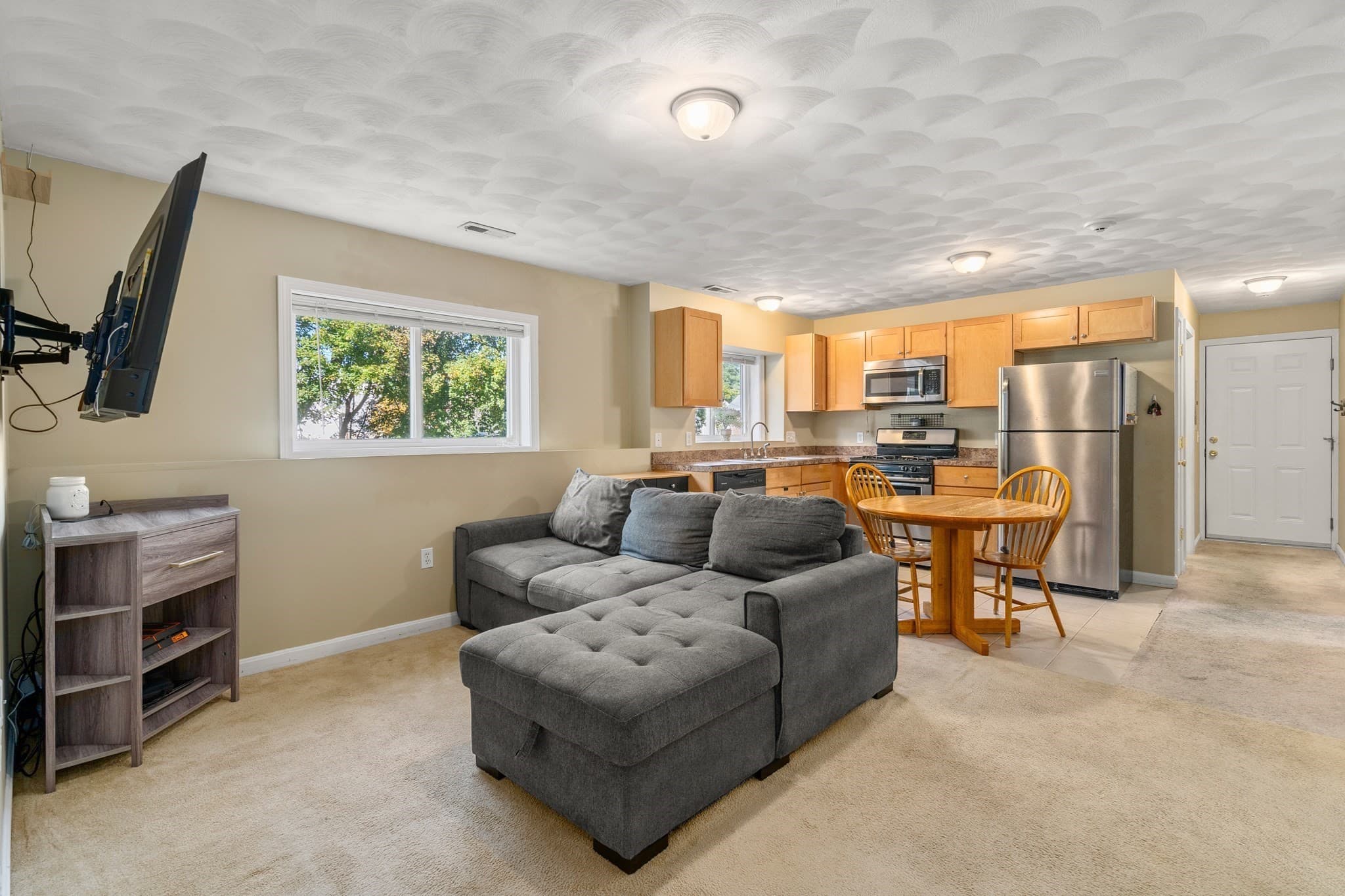 Condominium at 2 Main St # 18, Lincoln RI 02864, Lincoln, photo 7 of 21