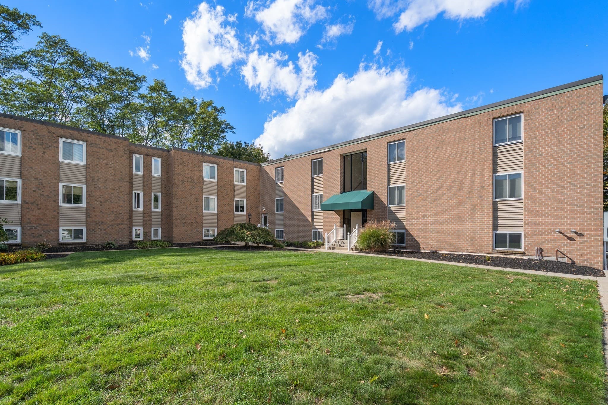 Condominium at 2 Main St # 18, Lincoln RI 02864, Lincoln, photo 18 of 21