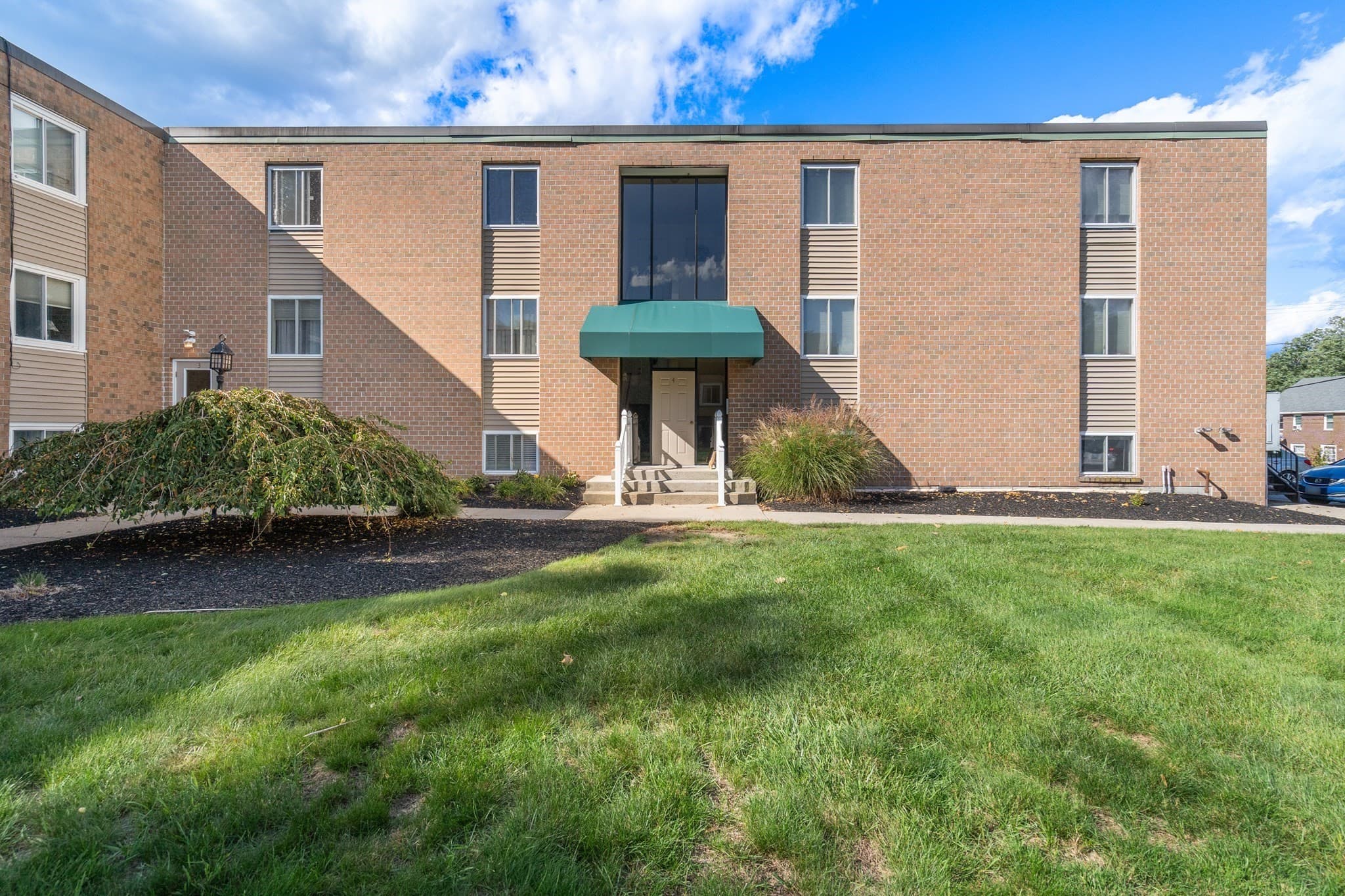 Condominium at 2 Main St # 18, Lincoln RI 02864, Lincoln, photo 19 of 21