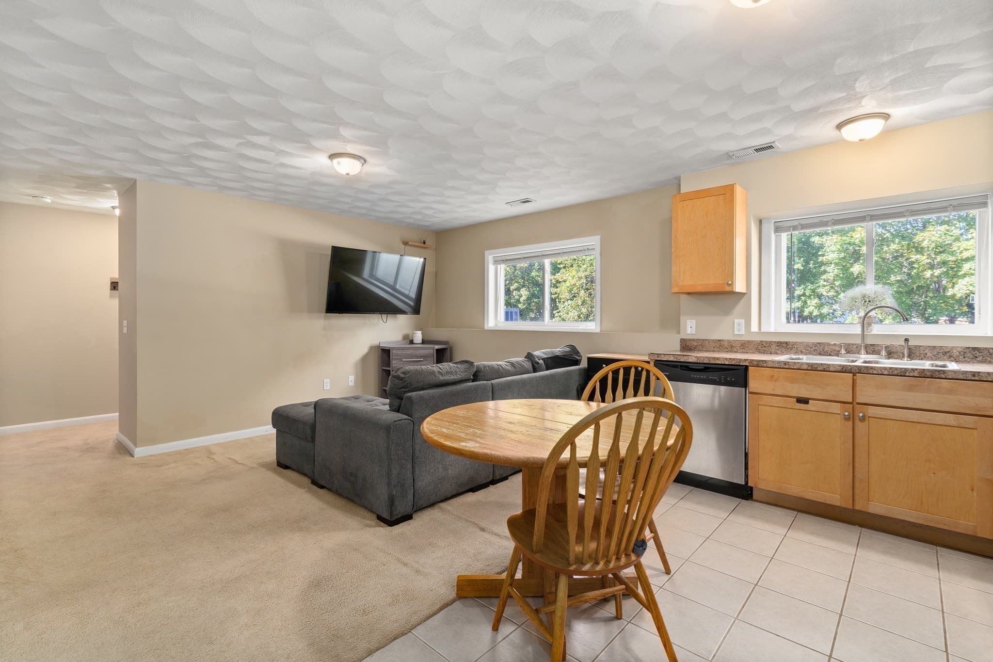Condominium at 2 Main St # 18, Lincoln RI 02864, Lincoln, photo 4 of 21
