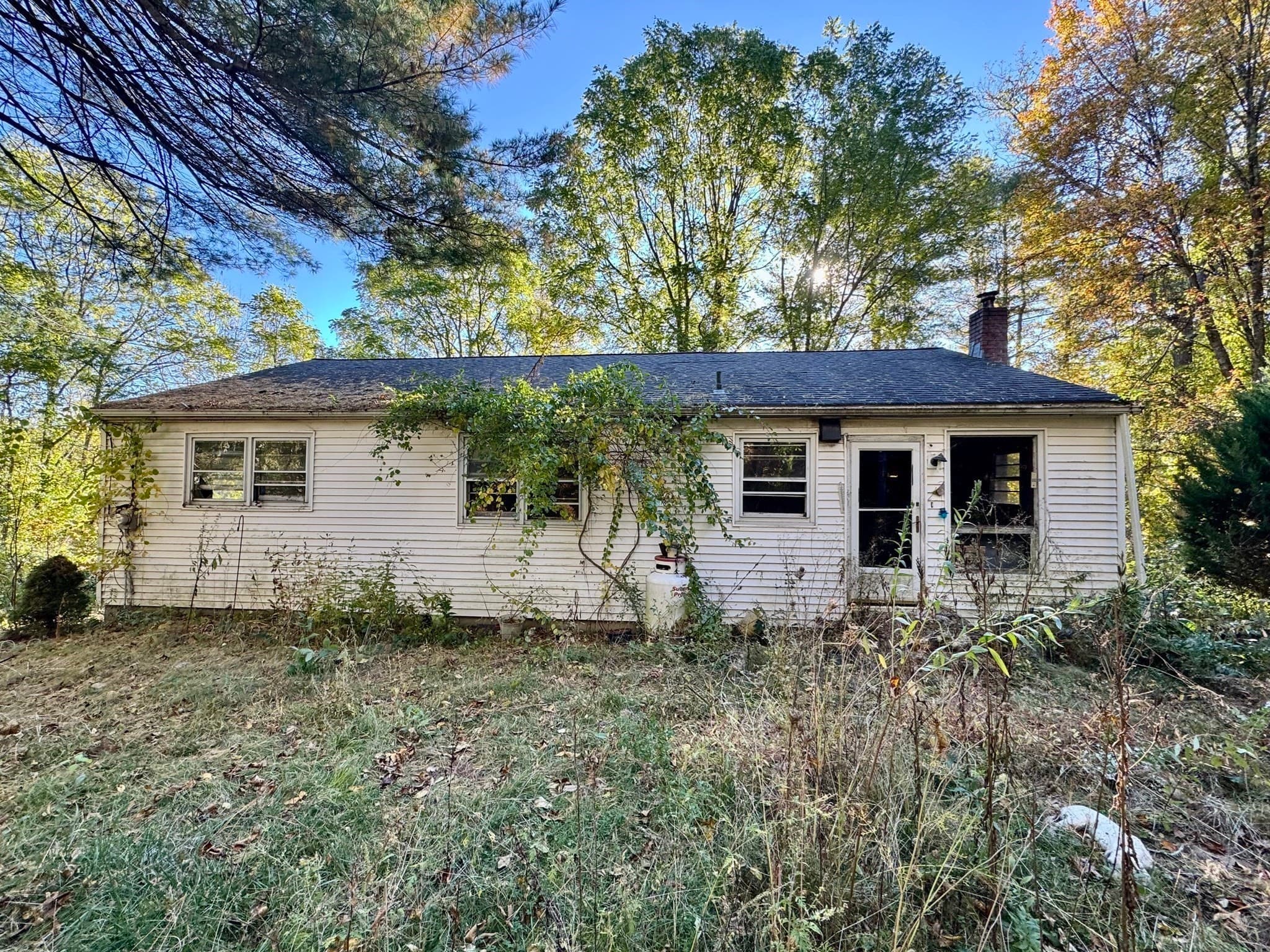 5 Berry Corner Rd, Charlton MA 01507