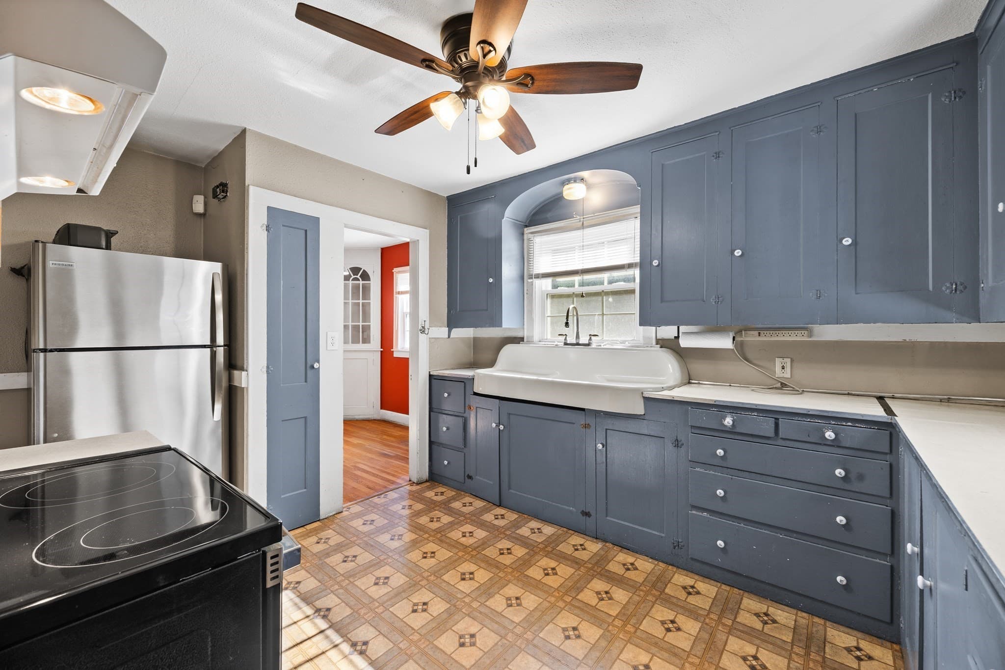 Single Family Residence at 306 Cherry Street, Holyoke MA 01040, Holyoke, photo 3 of 30