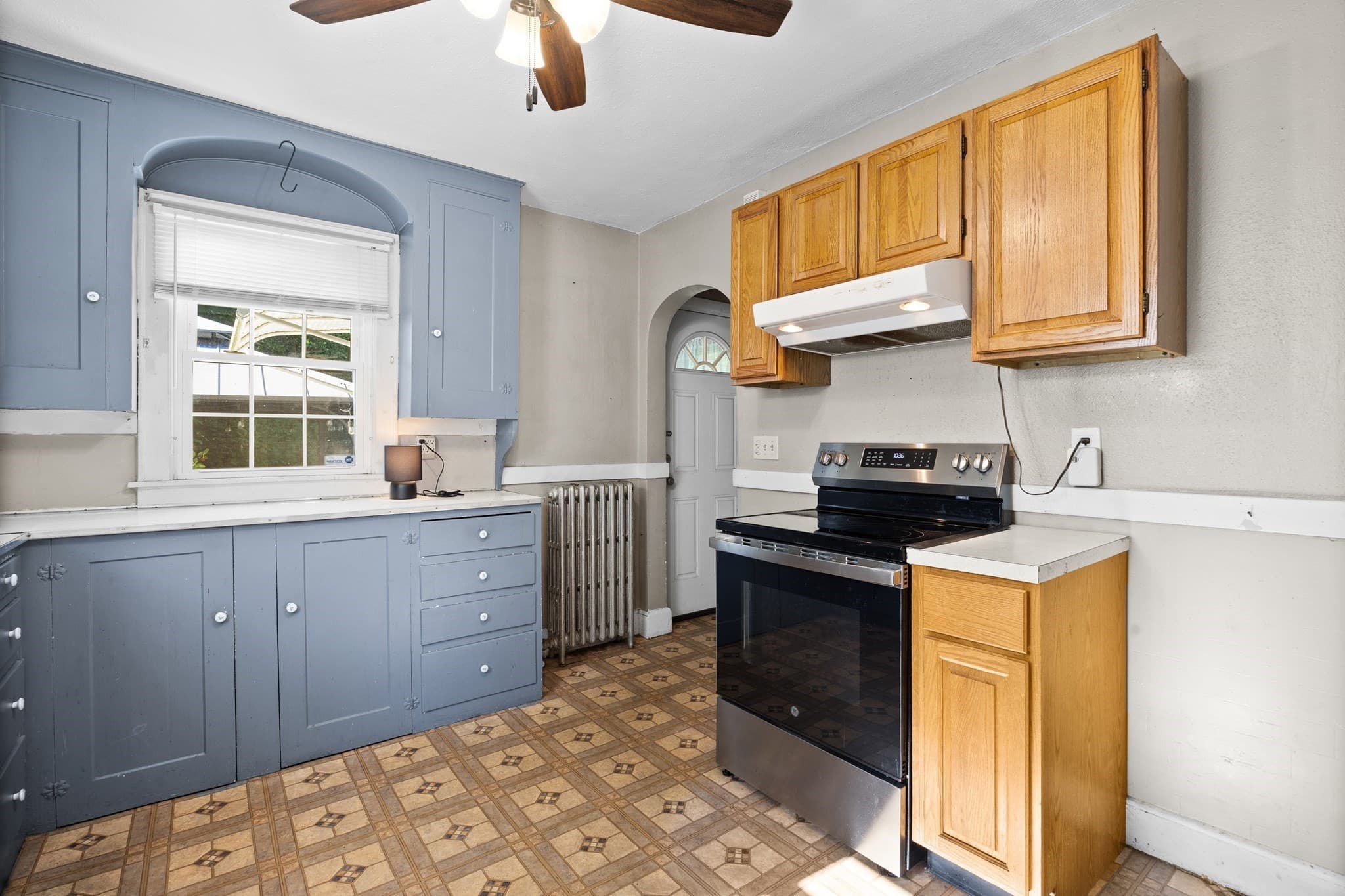 Single Family Residence at 306 Cherry Street, Holyoke MA 01040, Holyoke, photo 5 of 30