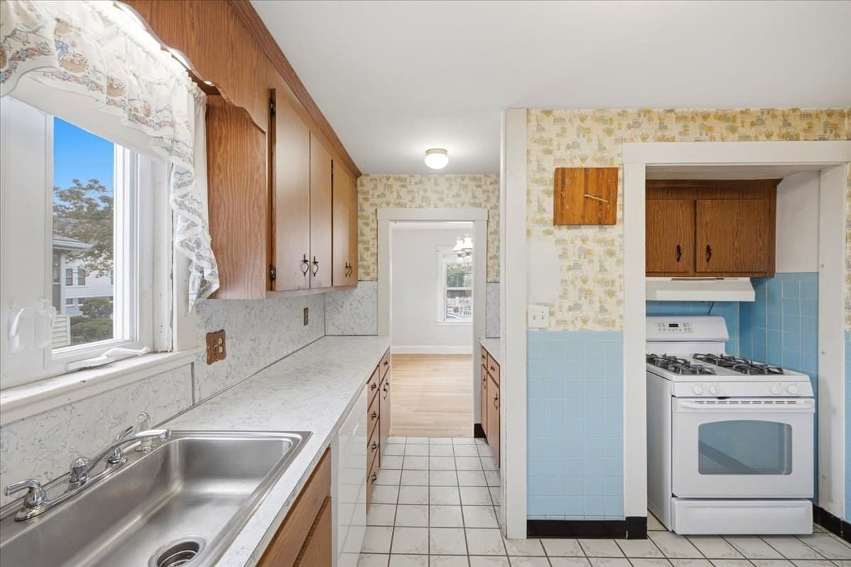 Single Family Residence at 41 Eustis St, Quincy MA 02170, Quincy, photo 12 of 41