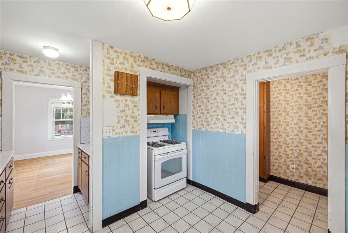 Single Family Residence at 41 Eustis St, Quincy MA 02170, Quincy, photo 11 of 41
