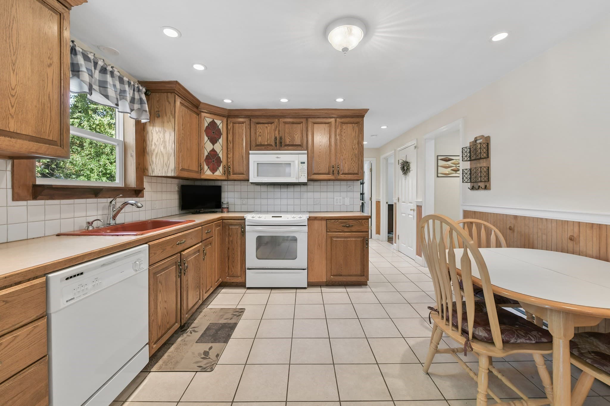 Single Family Residence at 398 South St, Plainville MA 02762, Plainville, photo 7 of 29