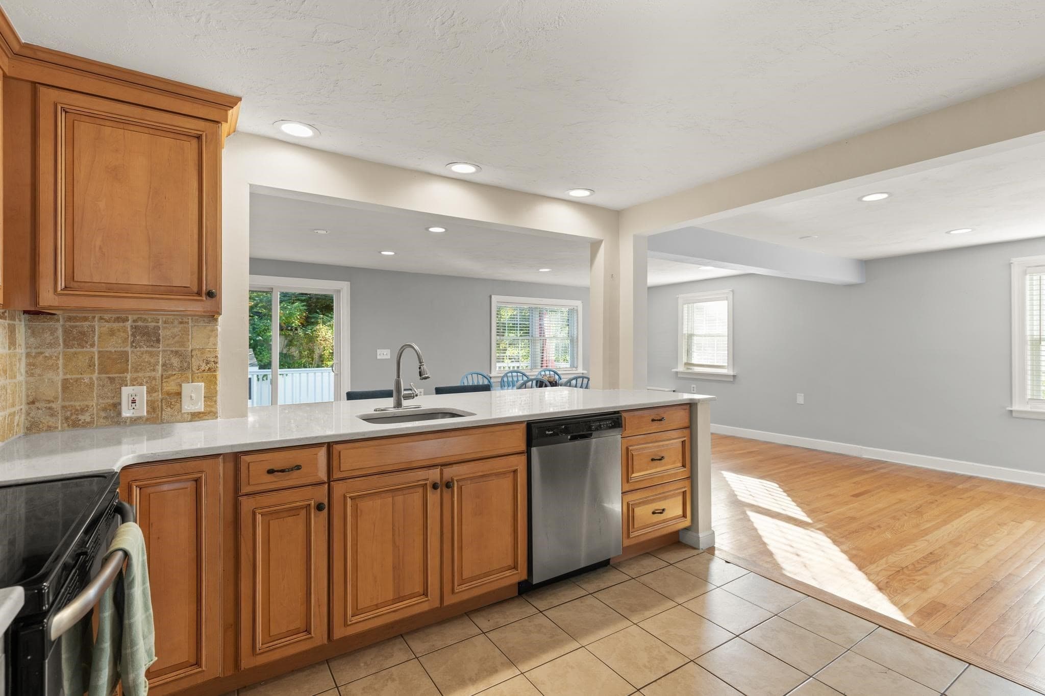 Single Family Residence at 6 Longworth Rd, Worcester MA 01602, Worcester, photo 20 of 39