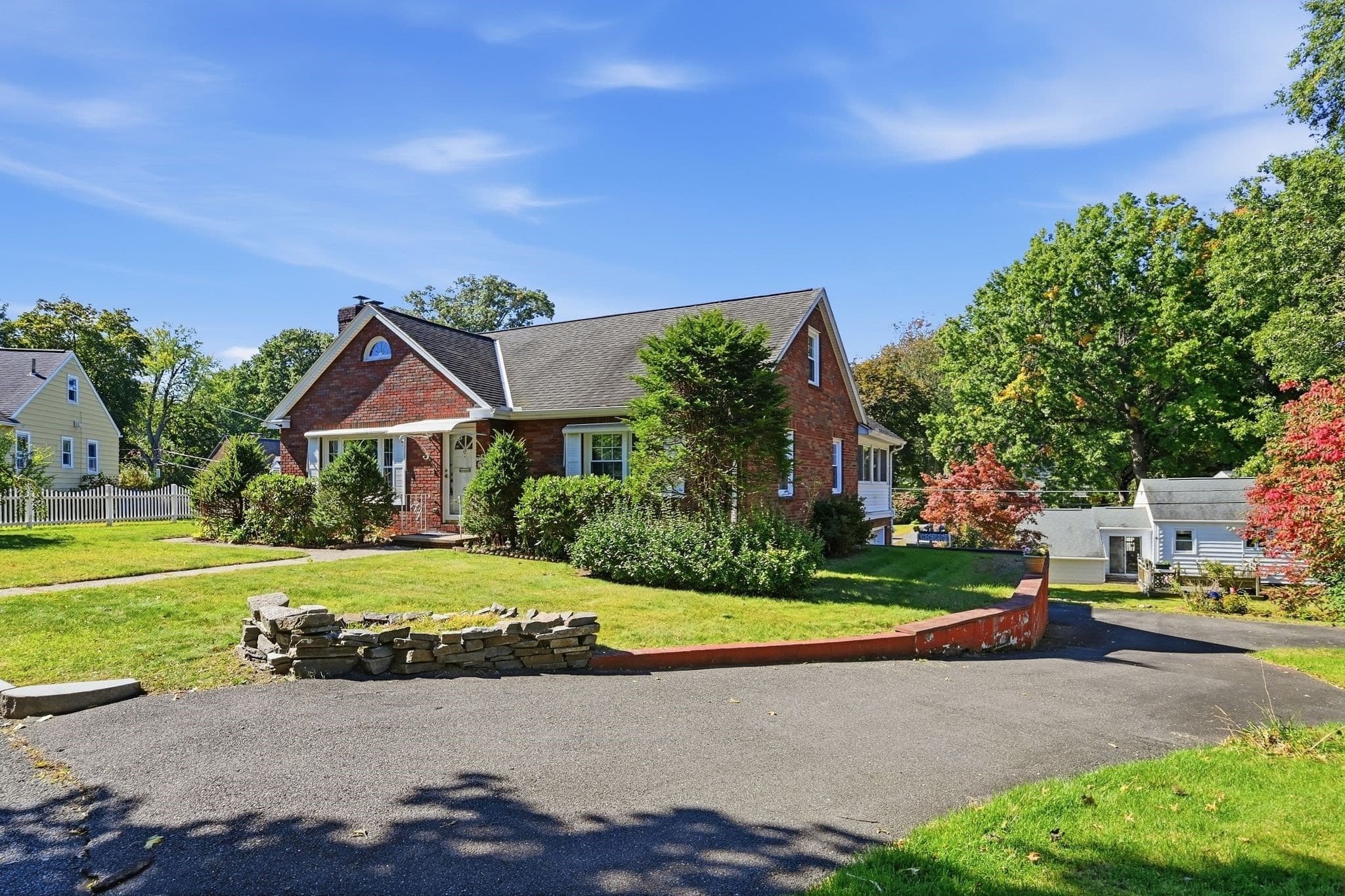 Single Family Residence at 16 Holly Ct, Springfield MA 01151, Springfield, photo 2 of 42