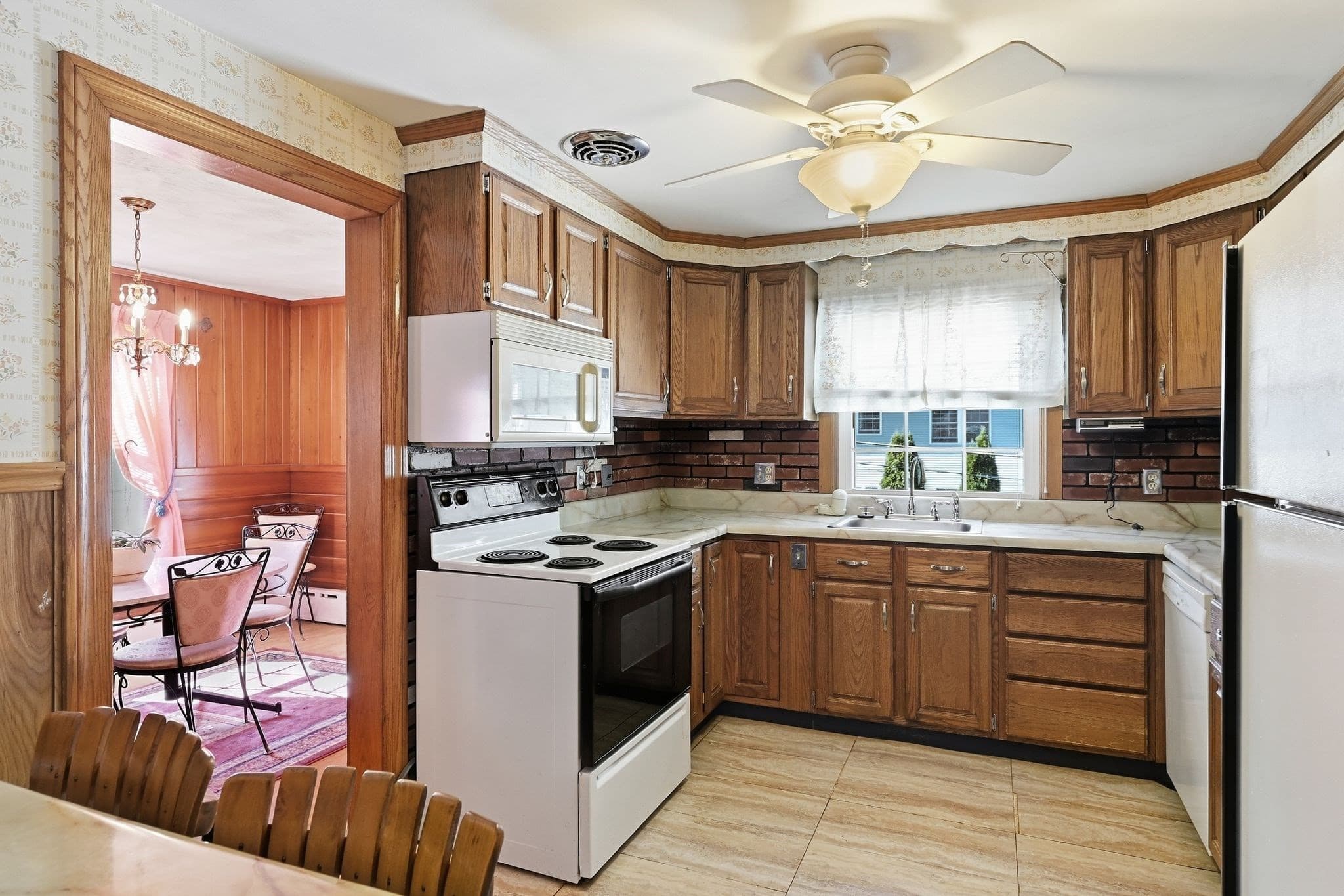 Single Family Residence at 16 Holly Ct, Springfield MA 01151, Springfield, photo 6 of 42