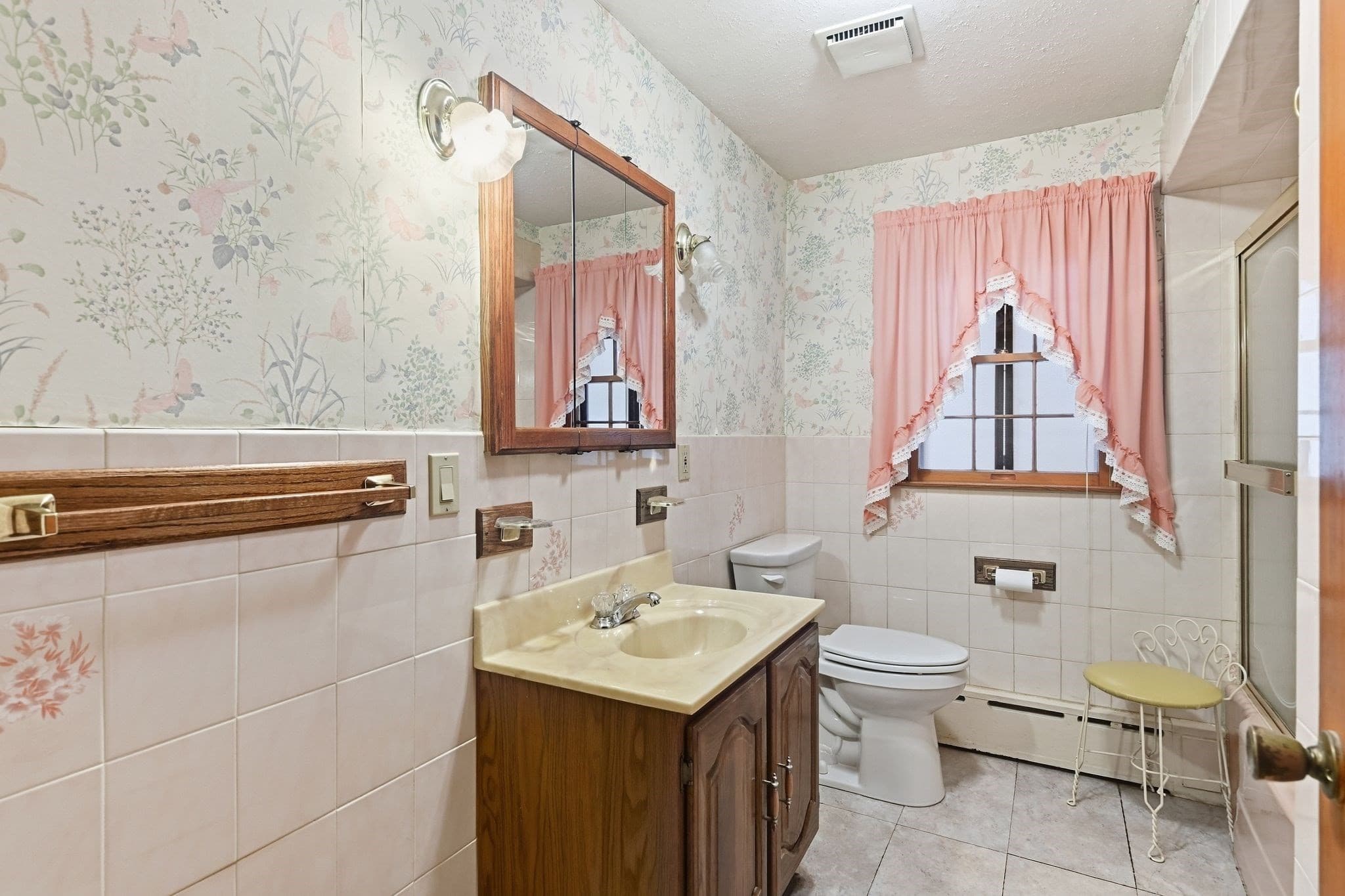 Single Family Residence at 16 Holly Ct, Springfield MA 01151, Springfield, photo 11 of 42