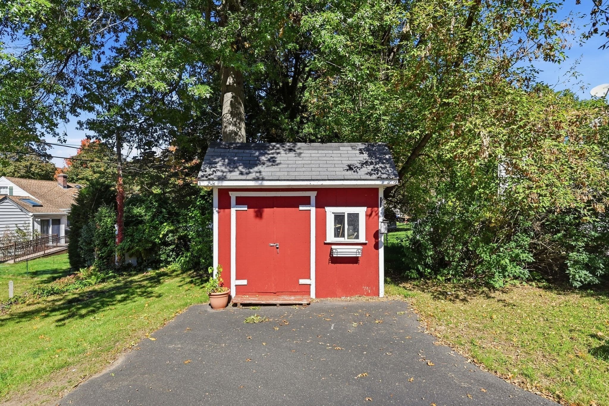 Single Family Residence at 16 Holly Ct, Springfield MA 01151, Springfield, photo 35 of 42