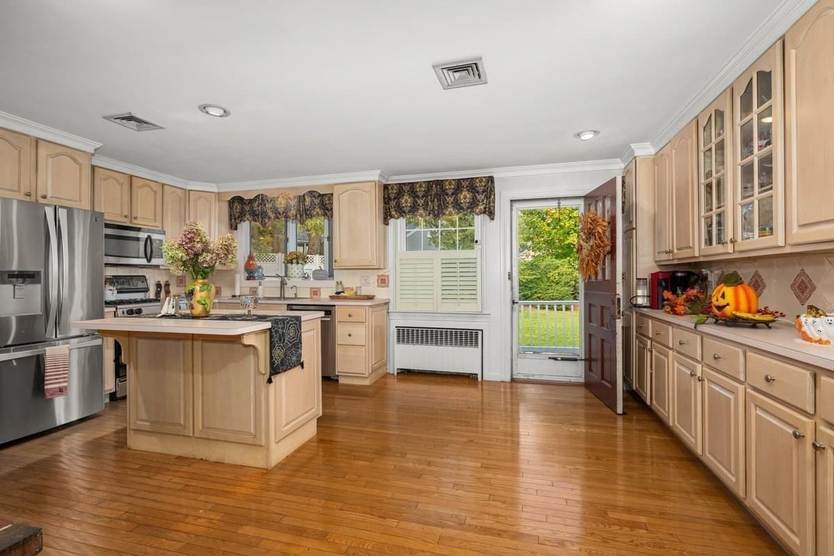 Single Family Residence at 15 Juniper Rd, Fitchburg MA 01420, Fitchburg, photo 5 of 35