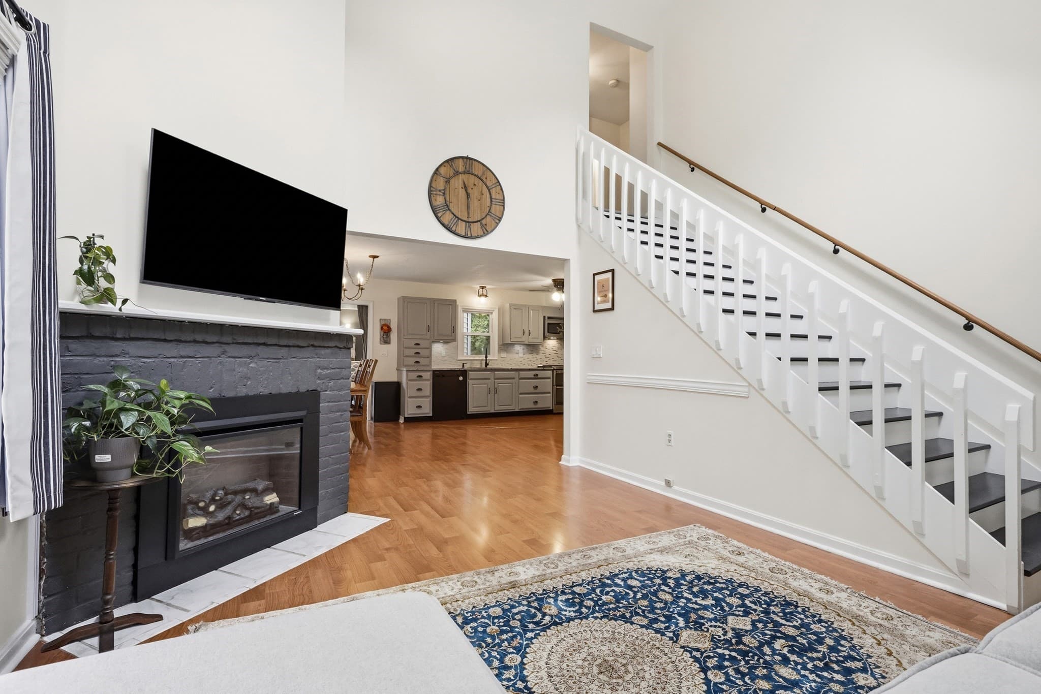 Single Family Residence at 8 Guilford St, Worcester MA 01606, Worcester, photo 5 of 30
