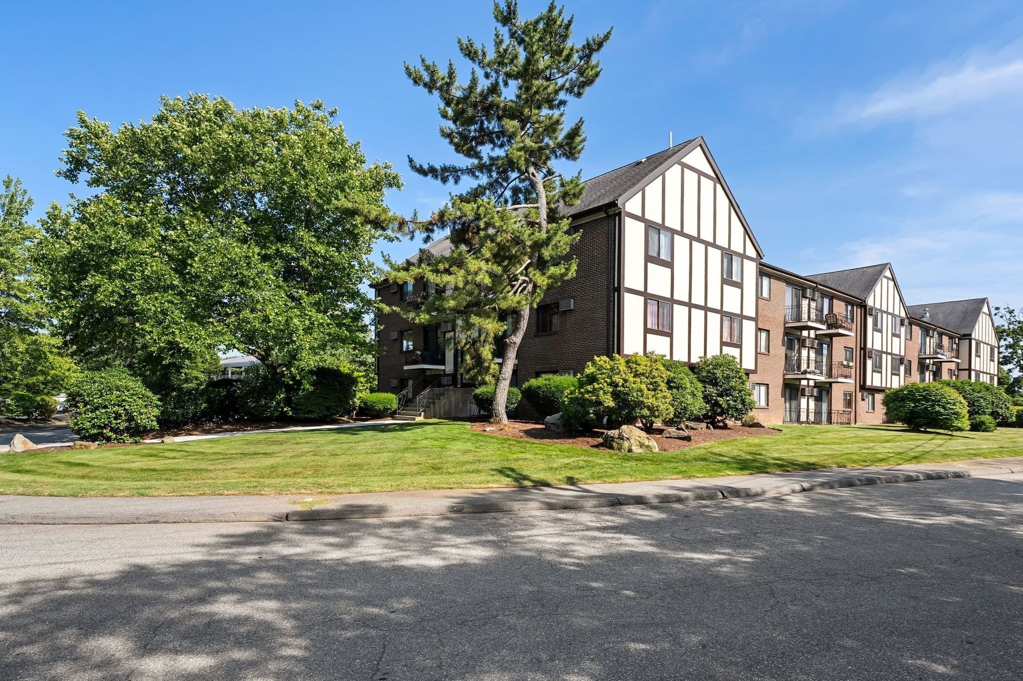Condominium at 159 Bittersweet Ln # 121, Randolph MA 02368, Randolph, photo 30 of 32