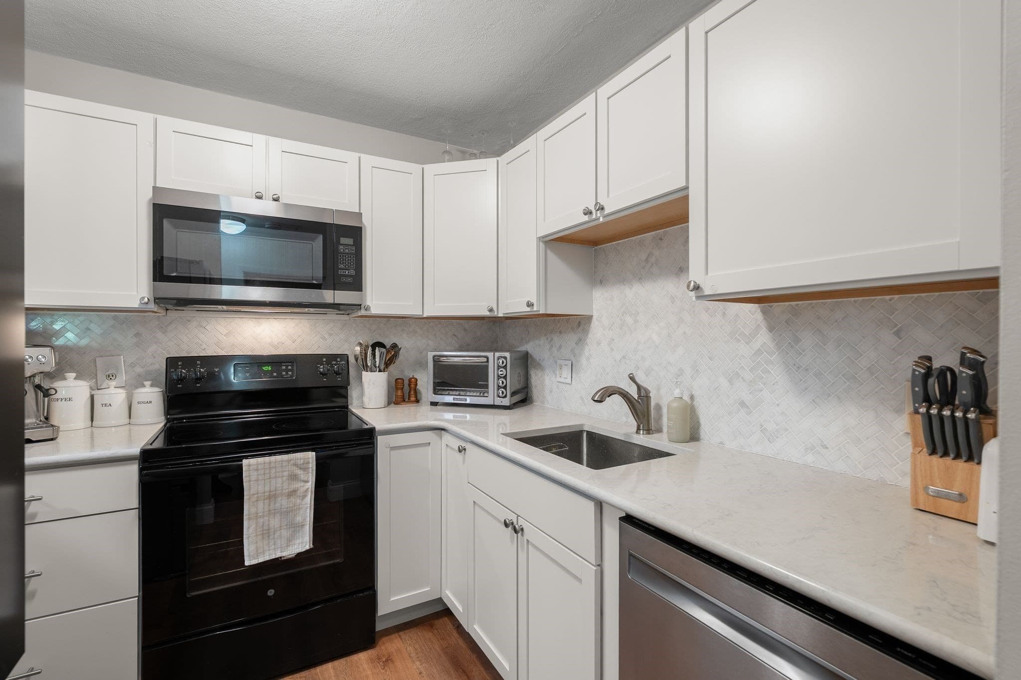 Condominium at 159 Bittersweet Ln # 121, Randolph MA 02368, Randolph, photo 8 of 32