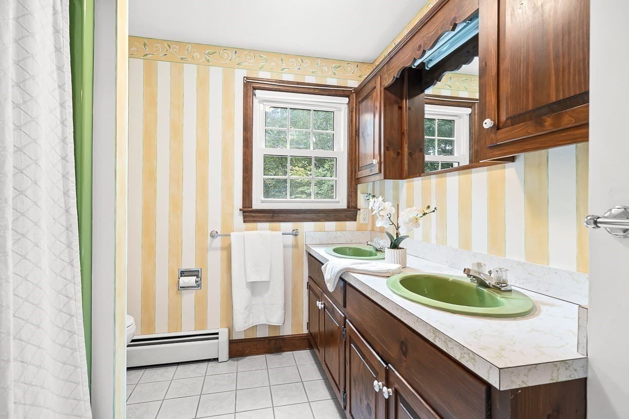 Single Family Residence at 220 Abbott St, North Andover MA 01845, North Andover, photo 26 of 35