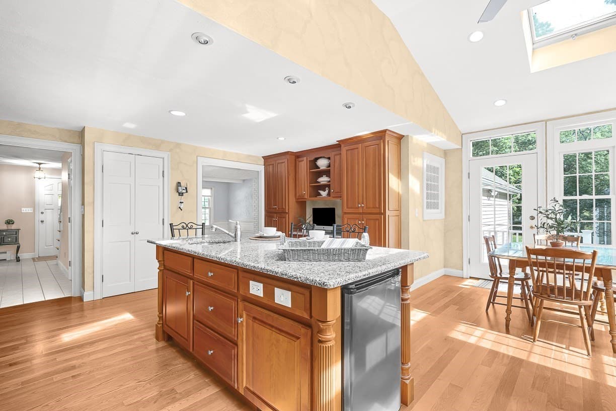 Single Family Residence at 220 Abbott St, North Andover MA 01845, North Andover, photo 10 of 35