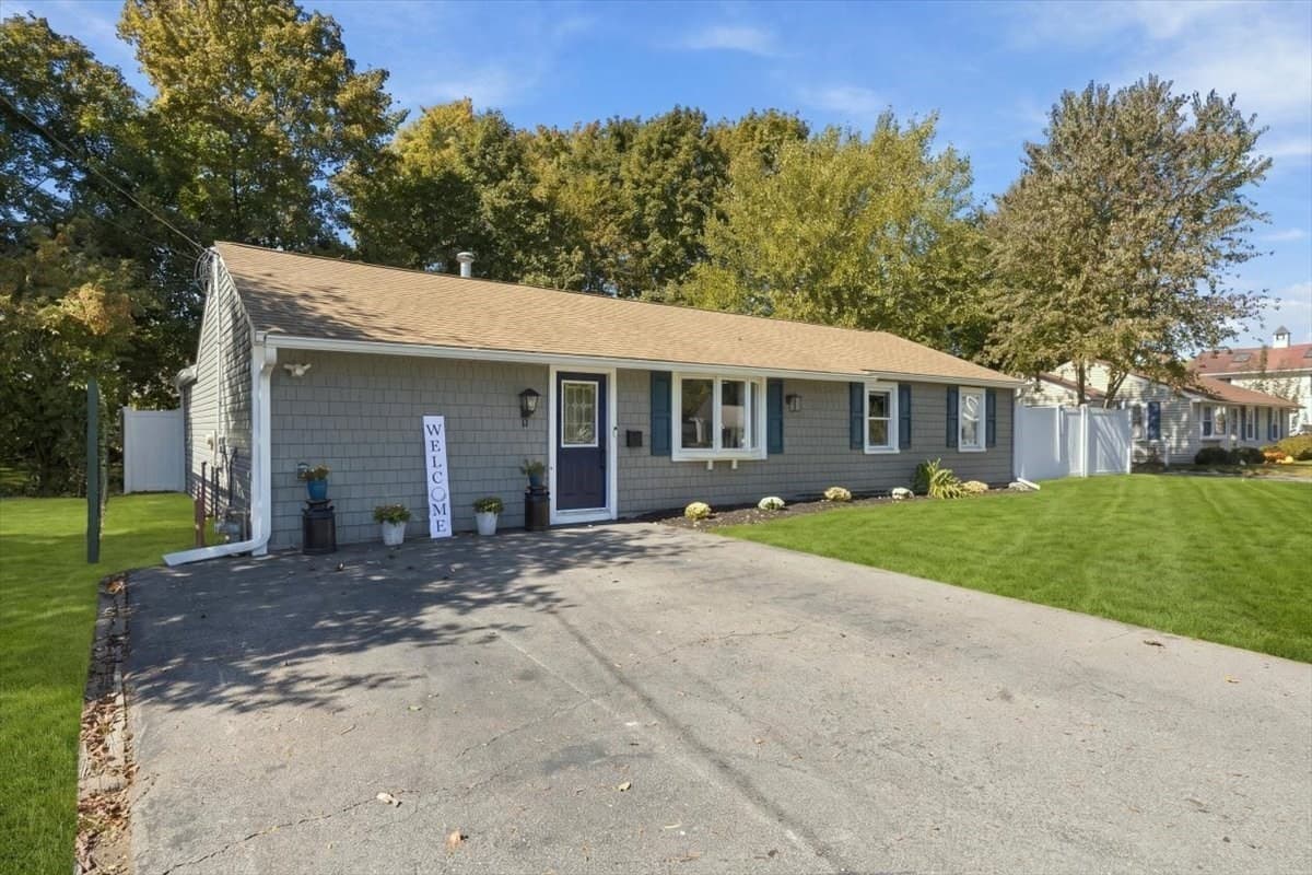 Single Family Residence at 17 Lake St, Braintree MA 02184, Braintree, photo 2 of 29