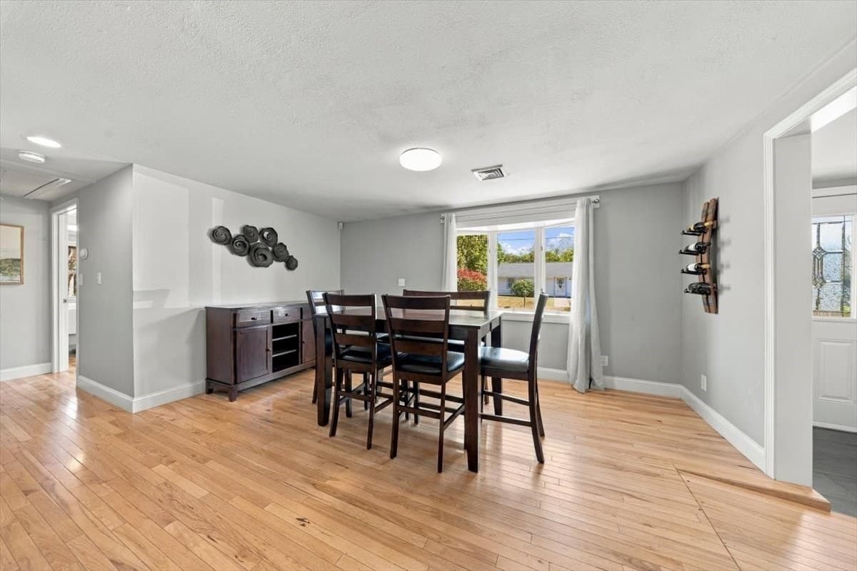 Single Family Residence at 17 Lake St, Braintree MA 02184, Braintree, photo 7 of 29