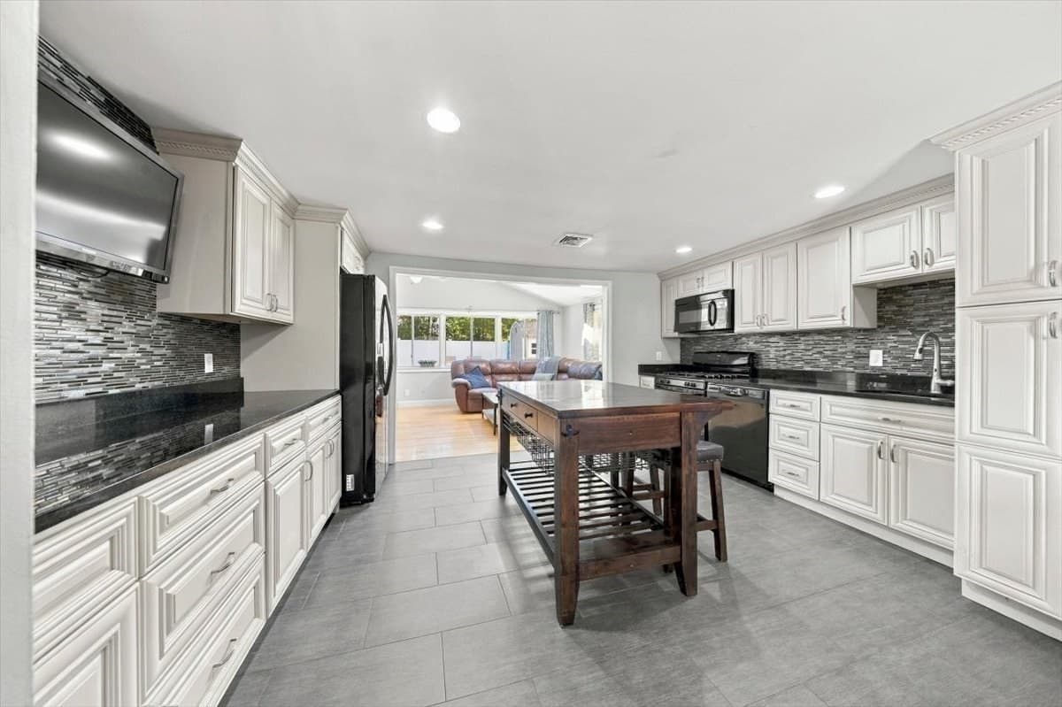 Single Family Residence at 17 Lake St, Braintree MA 02184, Braintree, photo 5 of 29