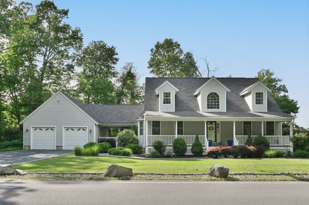 10 Valley Rd, Danvers MA 01923