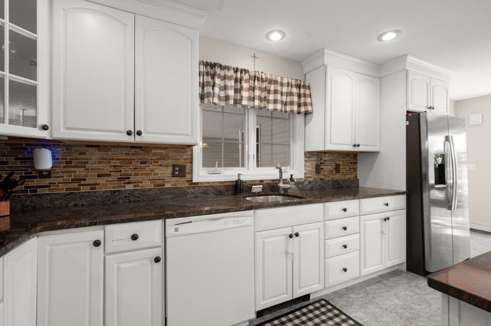 Single Family Residence at 10 Valley Rd, Danvers MA 01923, Danvers, photo 5 of 42