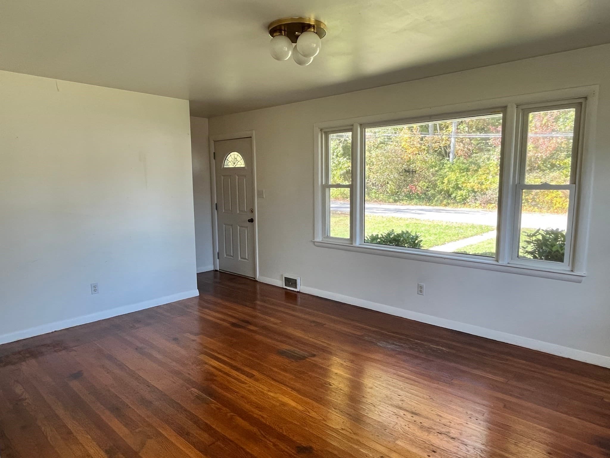 Single Family Residence at 41 Dudley Ave, Northbridge MA 01588, Northbridge, photo 6 of 16