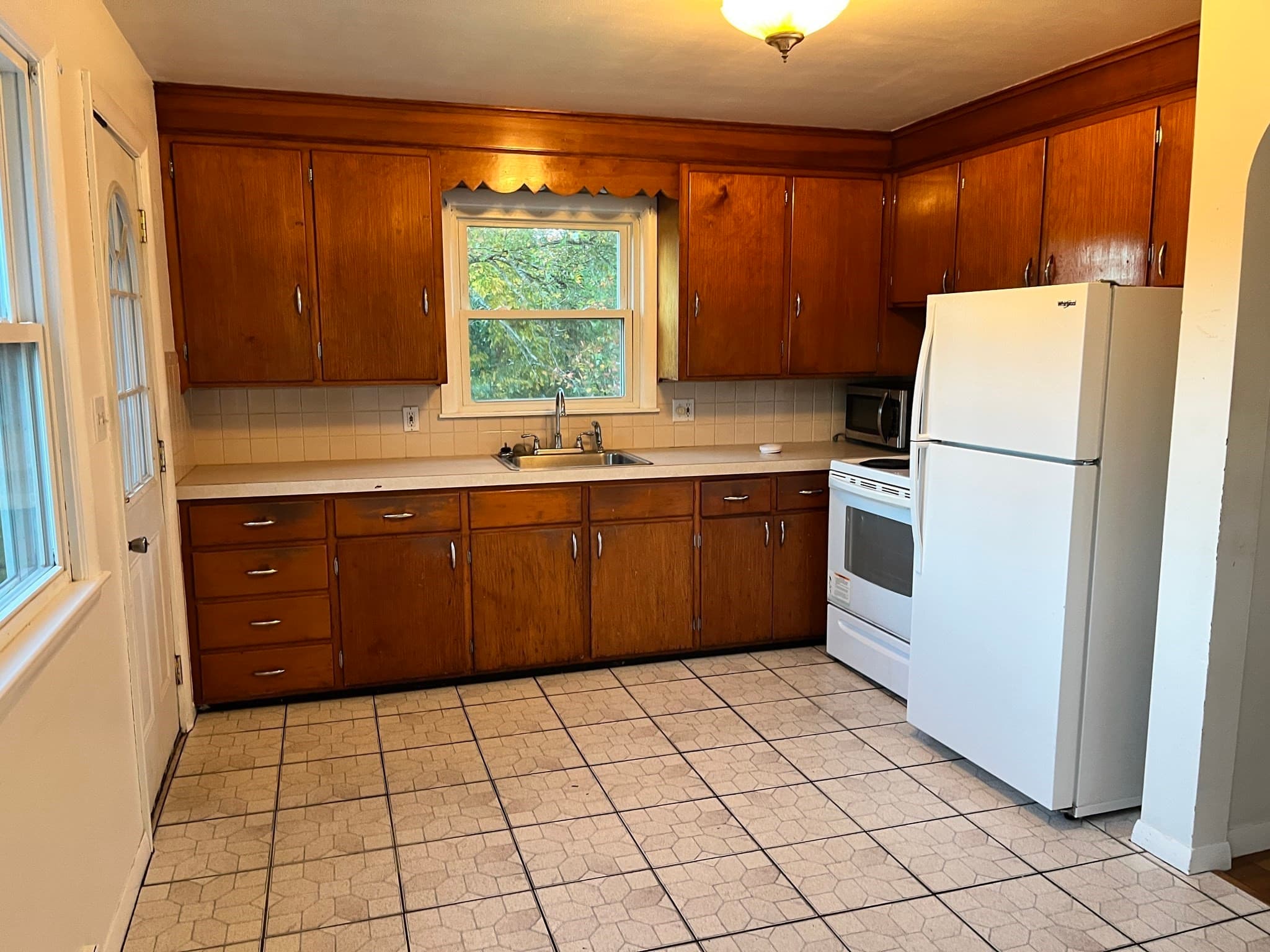 Single Family Residence at 41 Dudley Ave, Northbridge MA 01588, Northbridge, photo 4 of 16