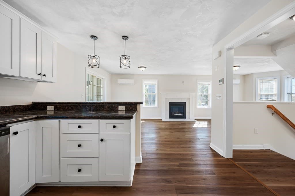 Single Family Residence at 7 Snowberry Cir, Worcester MA 01607, Worcester, photo 5 of 31