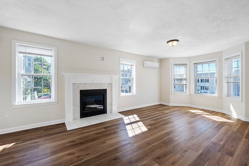 Single Family Residence at 7 Snowberry Cir, Worcester MA 01607, Worcester, photo 10 of 31