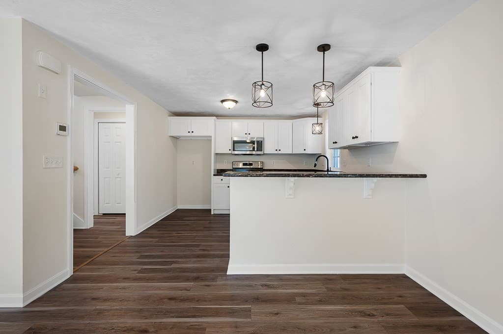 Single Family Residence at 7 Snowberry Cir, Worcester MA 01607, Worcester, photo 4 of 31