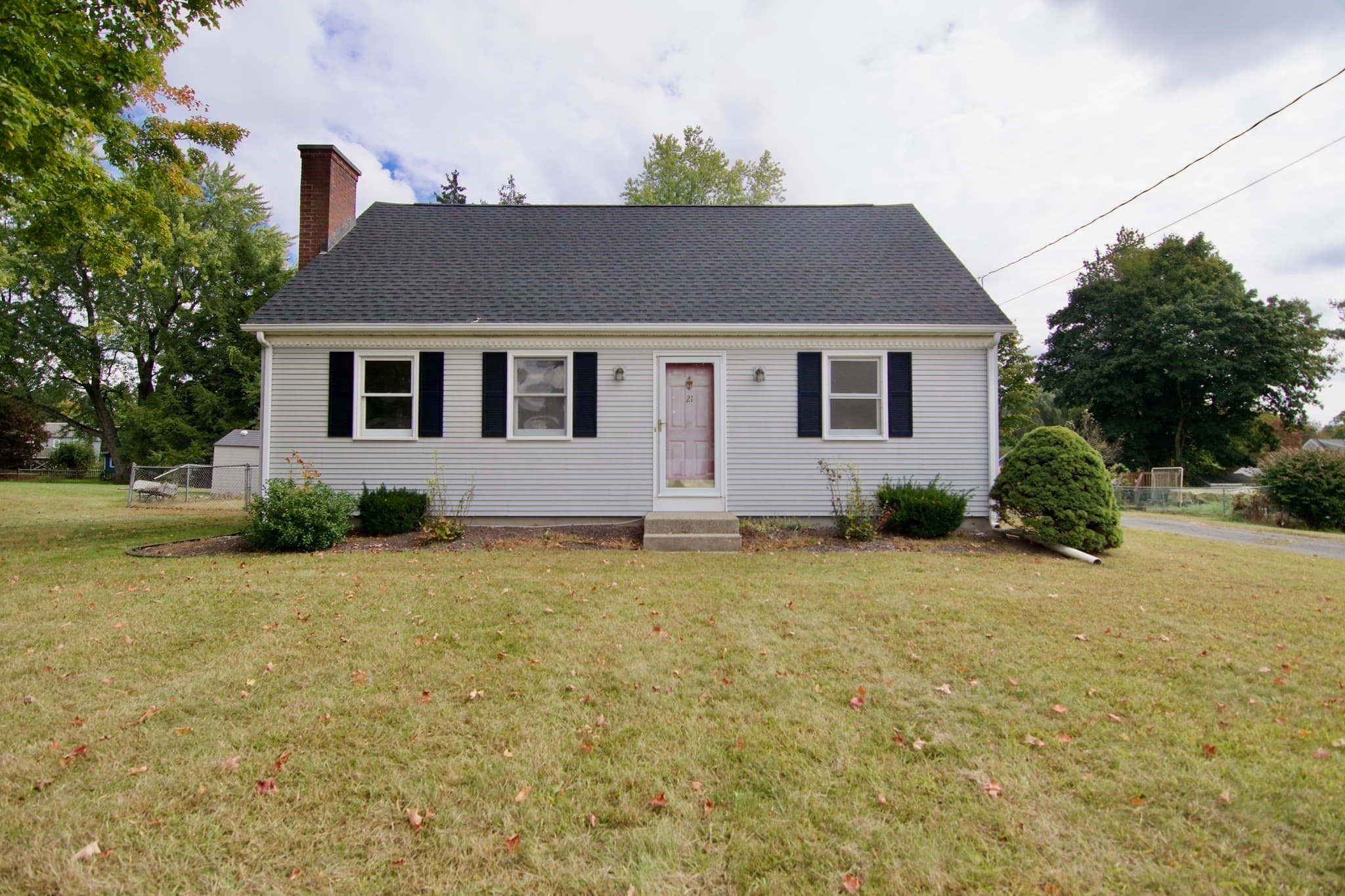21 Carmel Ln, Agawam MA 01030