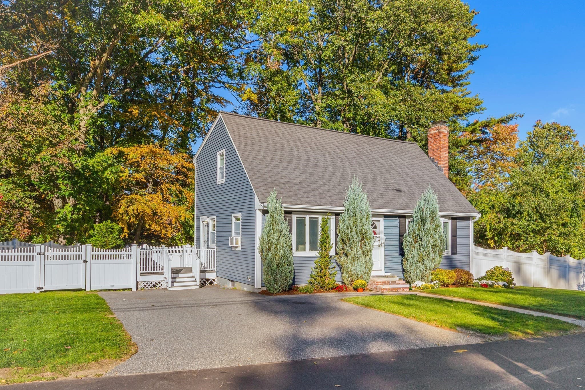 Single Family Residence at 2 Chestnut Rd, Burlington MA 01803, Burlington, photo 2 of 34