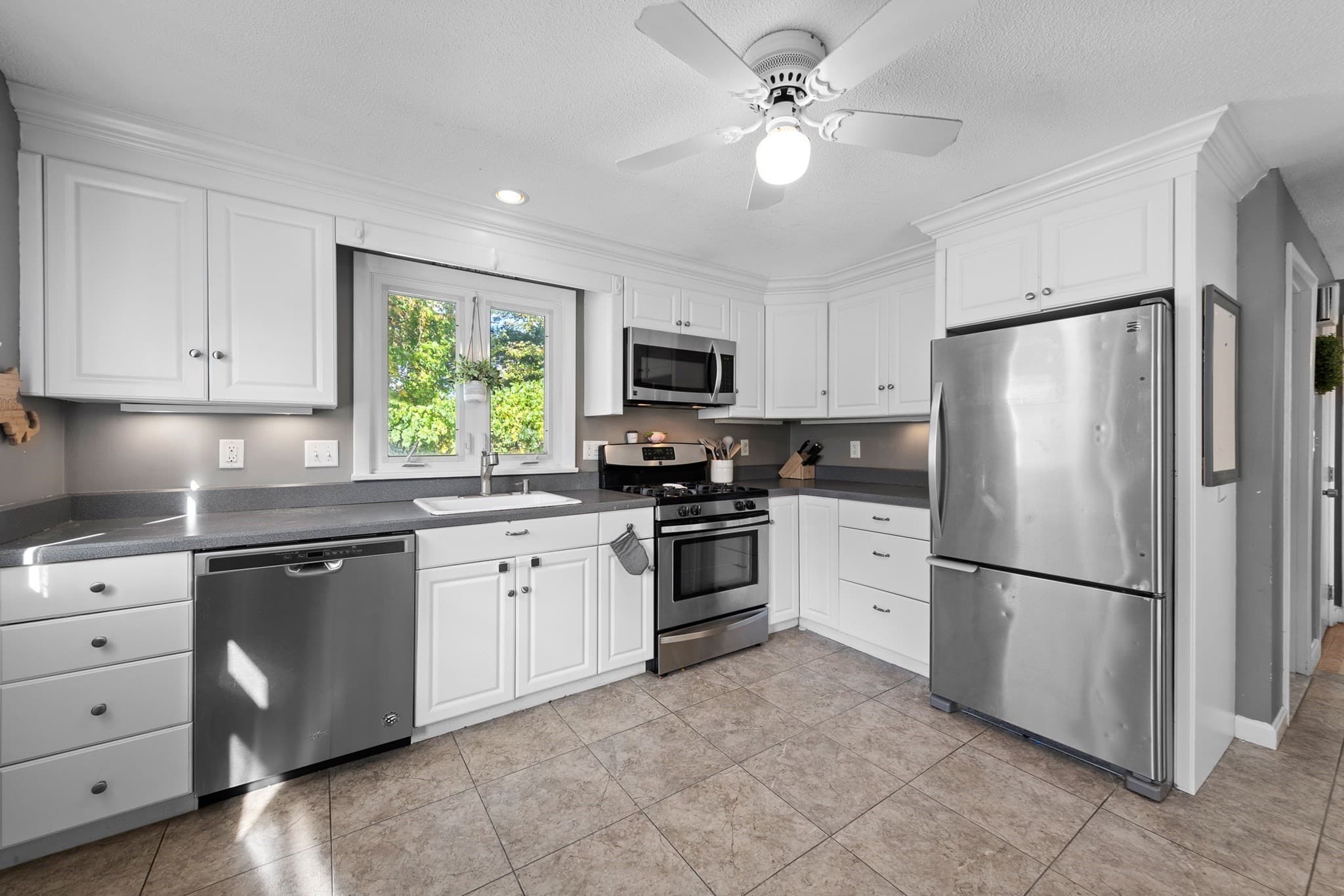 Single Family Residence at 2 Chestnut Rd, Burlington MA 01803, Burlington, photo 18 of 34