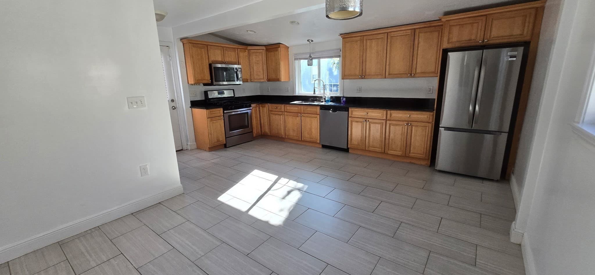 Multi Family at 376 Ferry St, Everett MA 02149, Everett, photo 5 of 19