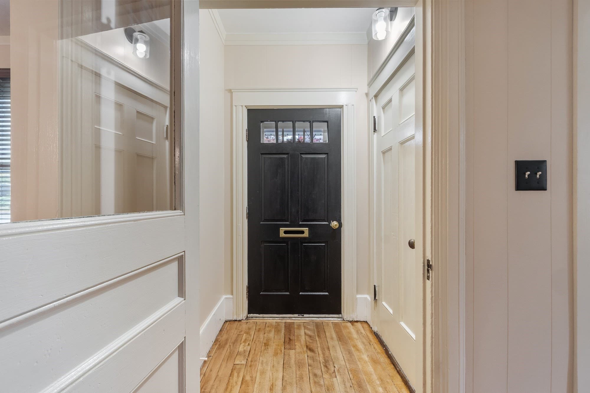 Single Family Residence at 10 Byron St, Haverhill MA 01835, Haverhill, photo 5 of 42
