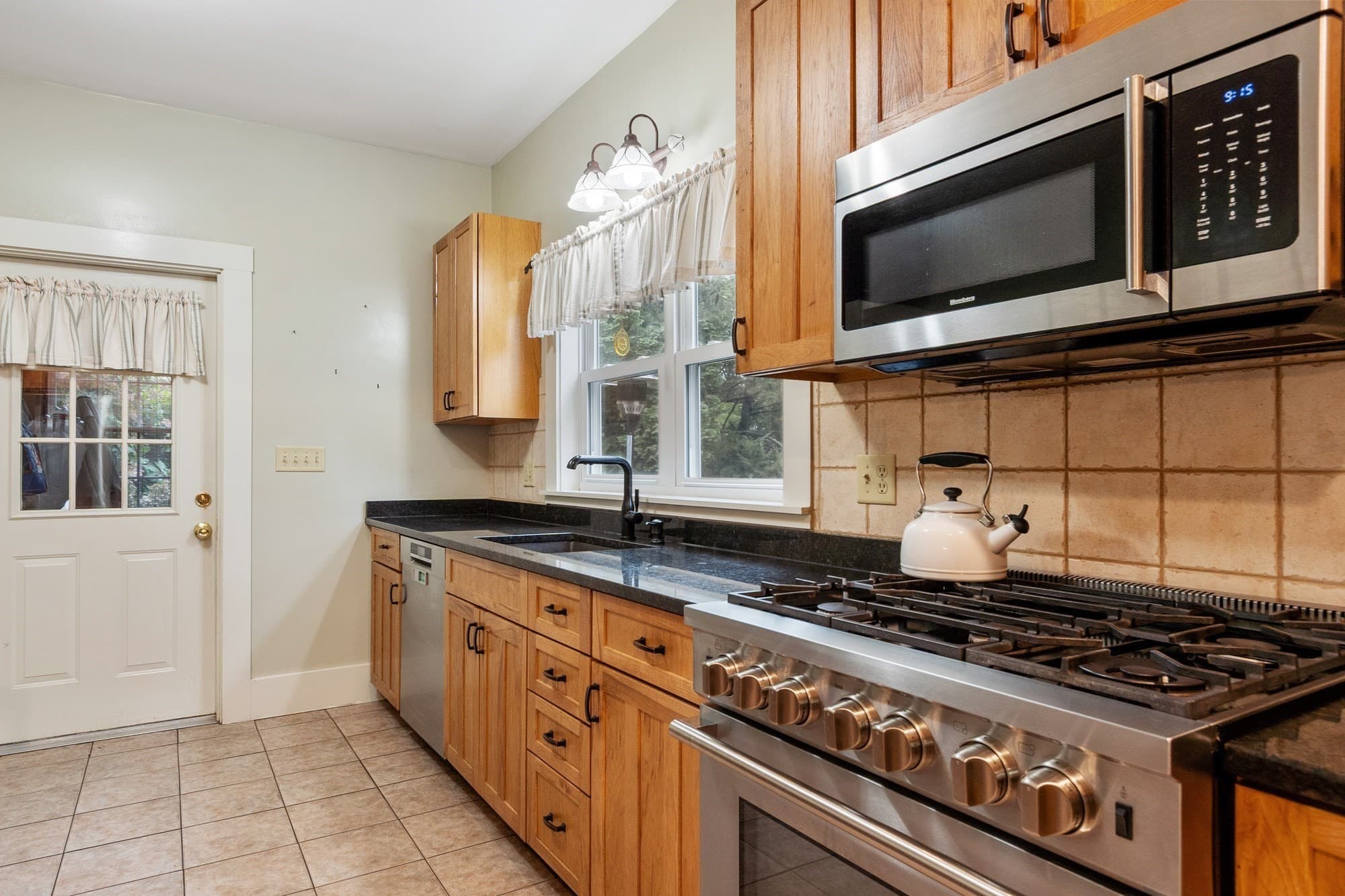 Single Family Residence at 10 Byron St, Haverhill MA 01835, Haverhill, photo 20 of 42