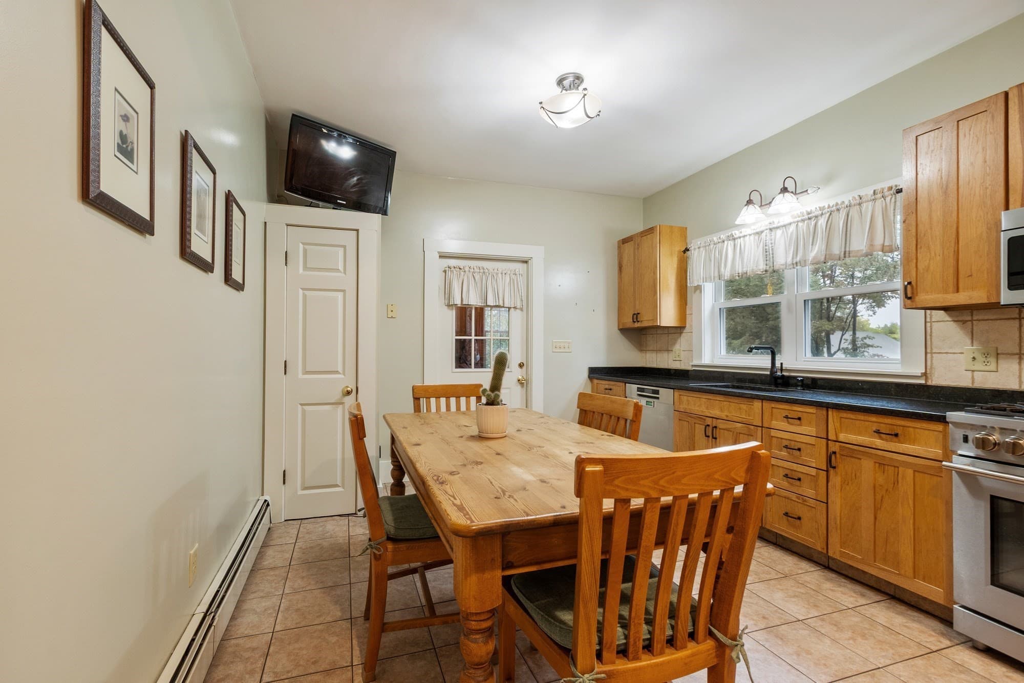 Single Family Residence at 10 Byron St, Haverhill MA 01835, Haverhill, photo 18 of 42