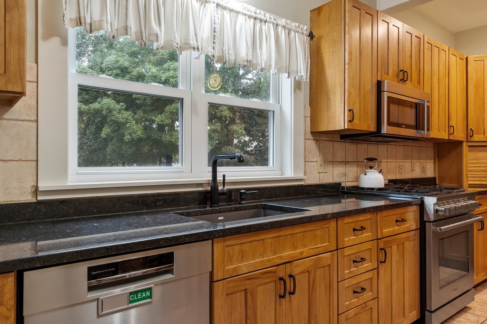 Single Family Residence at 10 Byron St, Haverhill MA 01835, Haverhill, photo 19 of 42