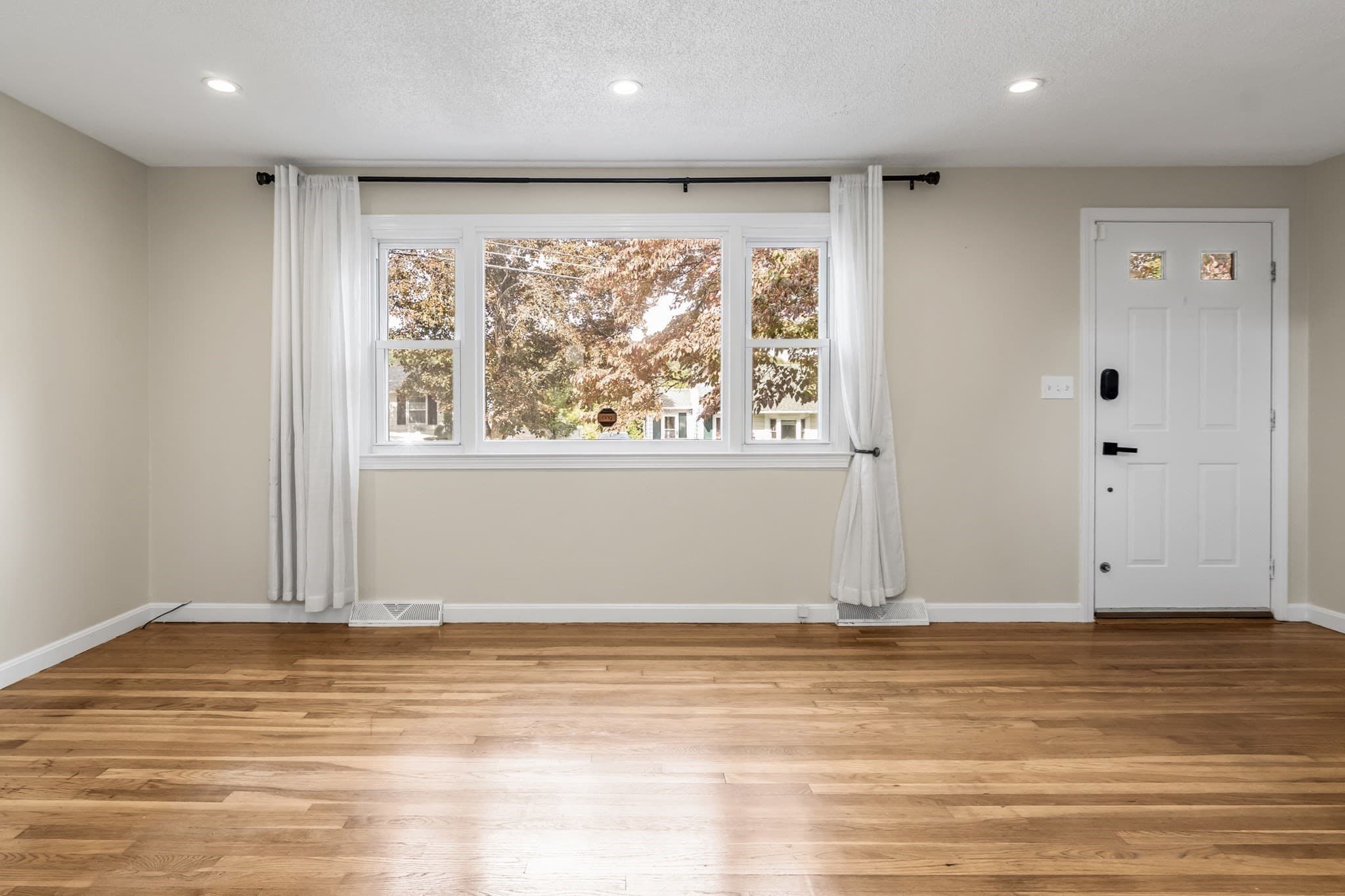 Condominium at 631 E Merrimack St # 631, Lowell MA 01852, Lowell, photo 5 of 30