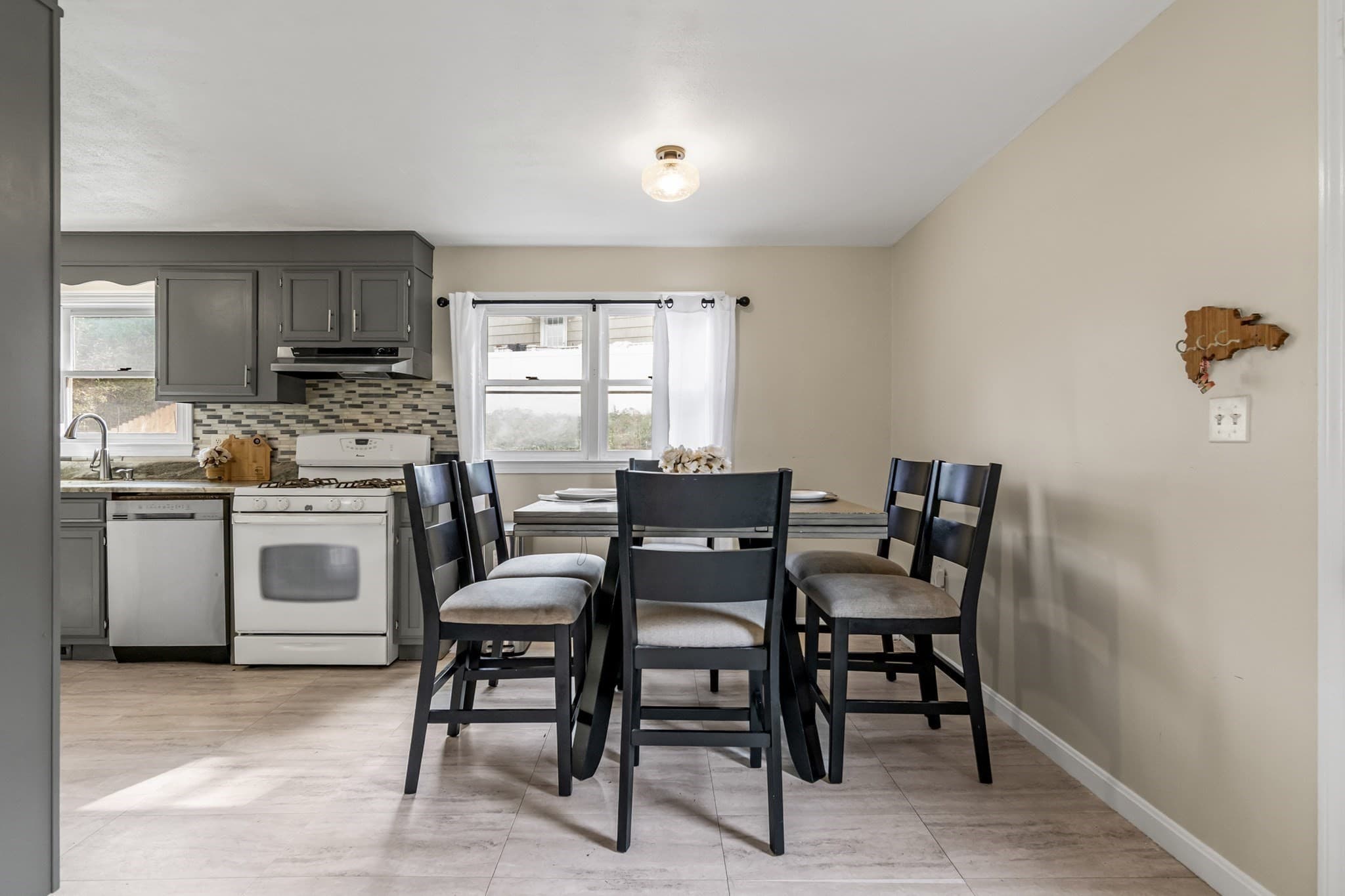 Condominium at 631 E Merrimack St # 631, Lowell MA 01852, Lowell, photo 10 of 30