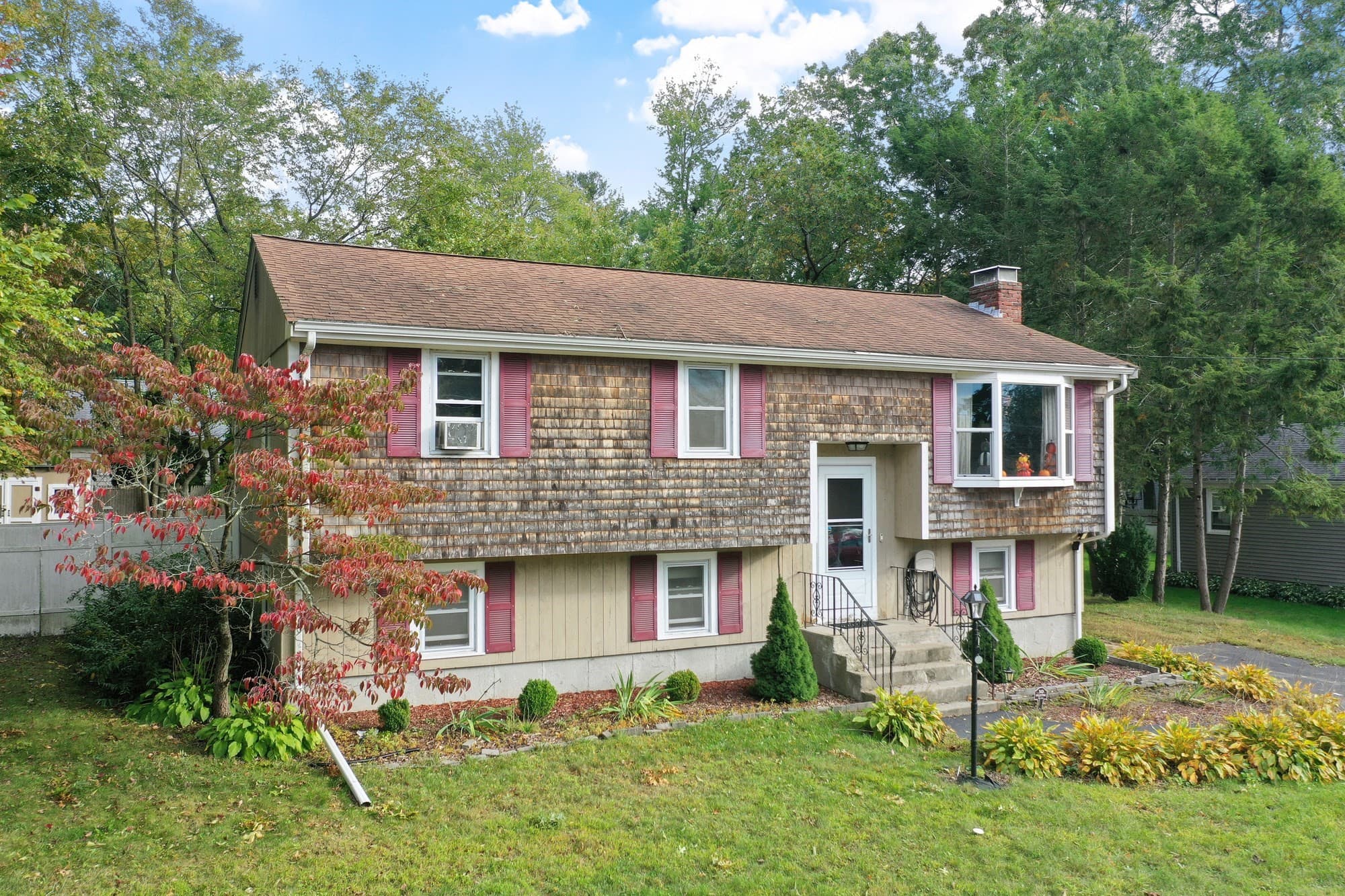 Single Family Residence at 7 N Lakeview Rd, Norton MA 02766, Norton, photo 2 of 41