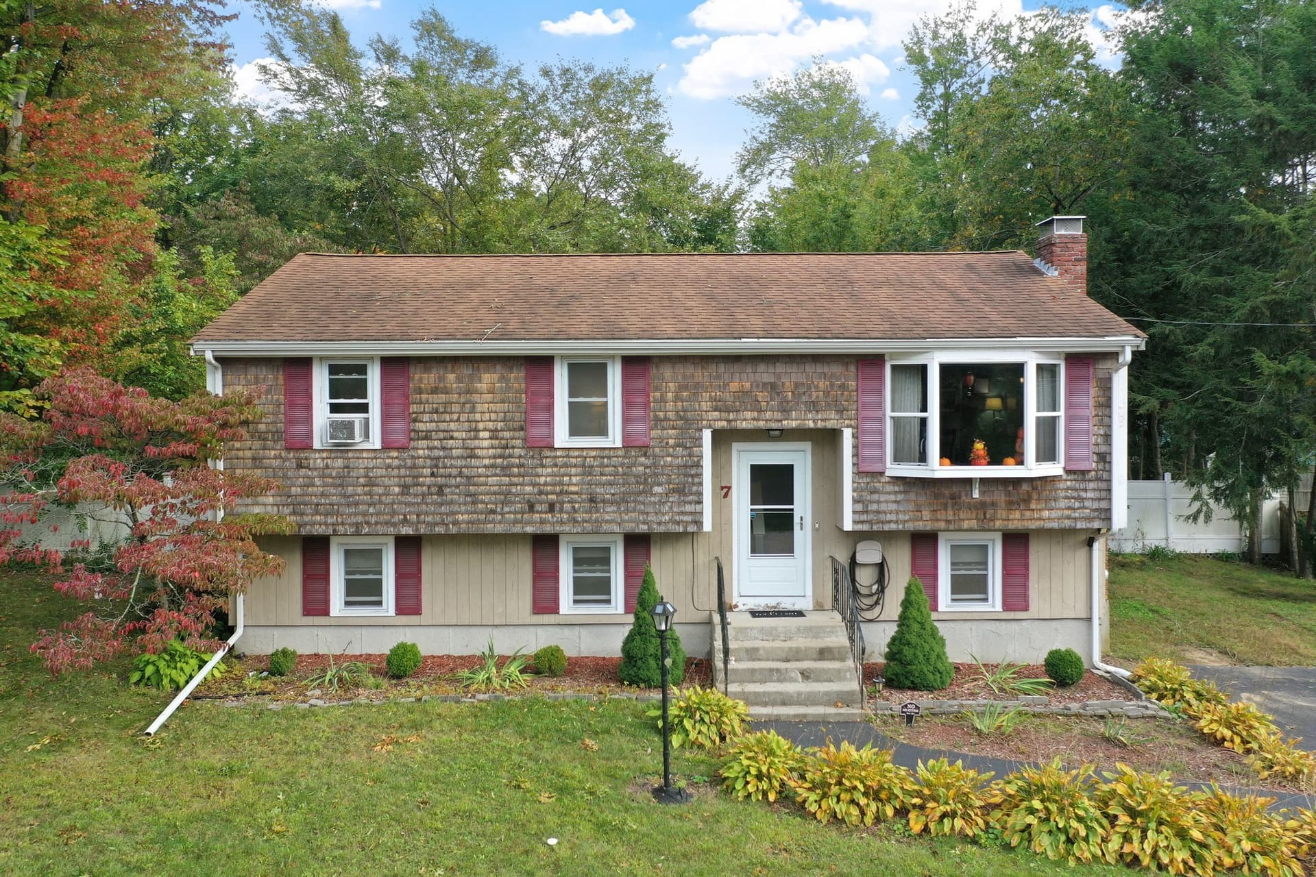 7 N Lakeview Rd, Norton MA 02766